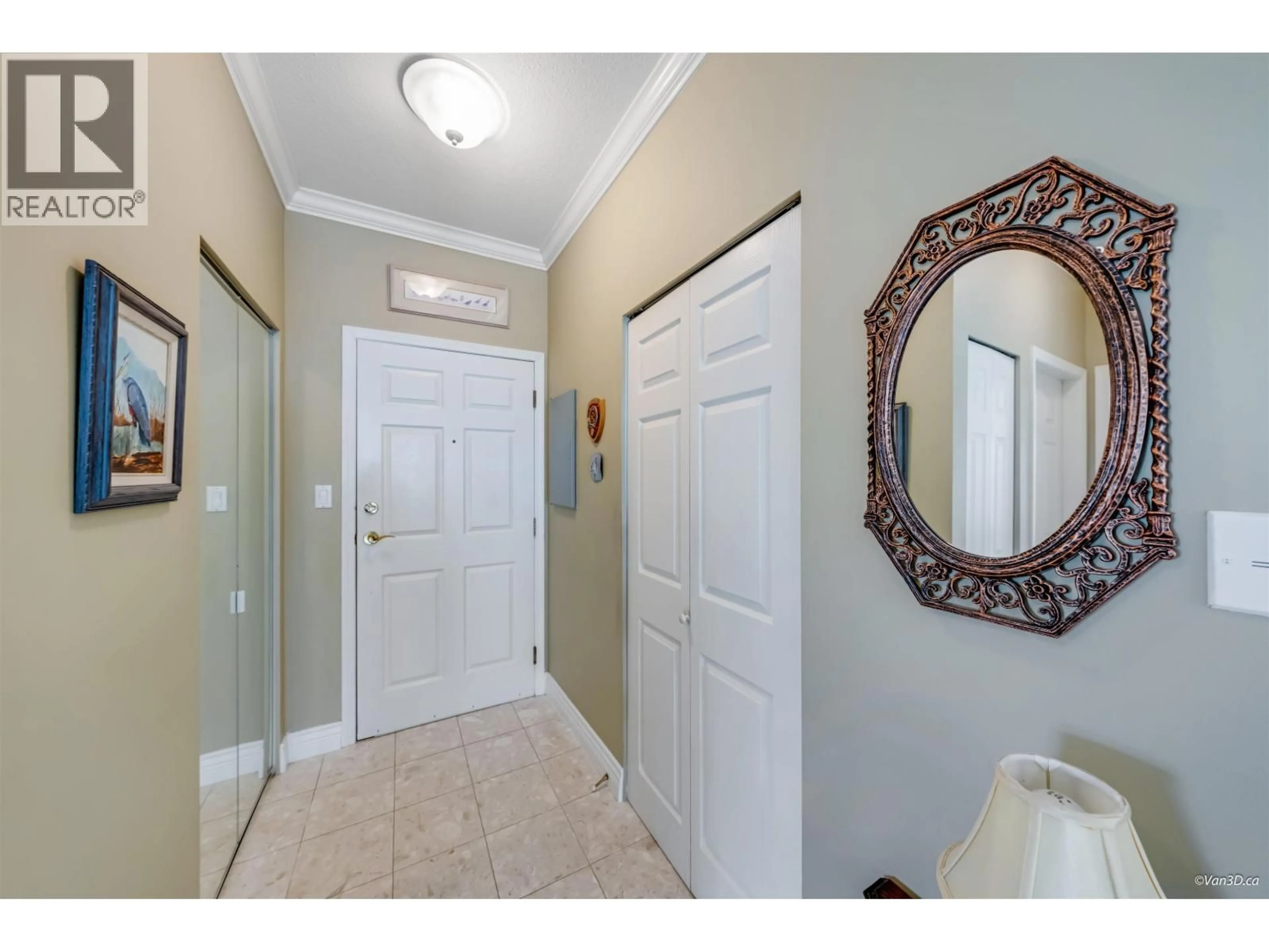 Indoor entryway for 315 - 2985 PRINCESS CRESCENT, Coquitlam British Columbia V3B7P3