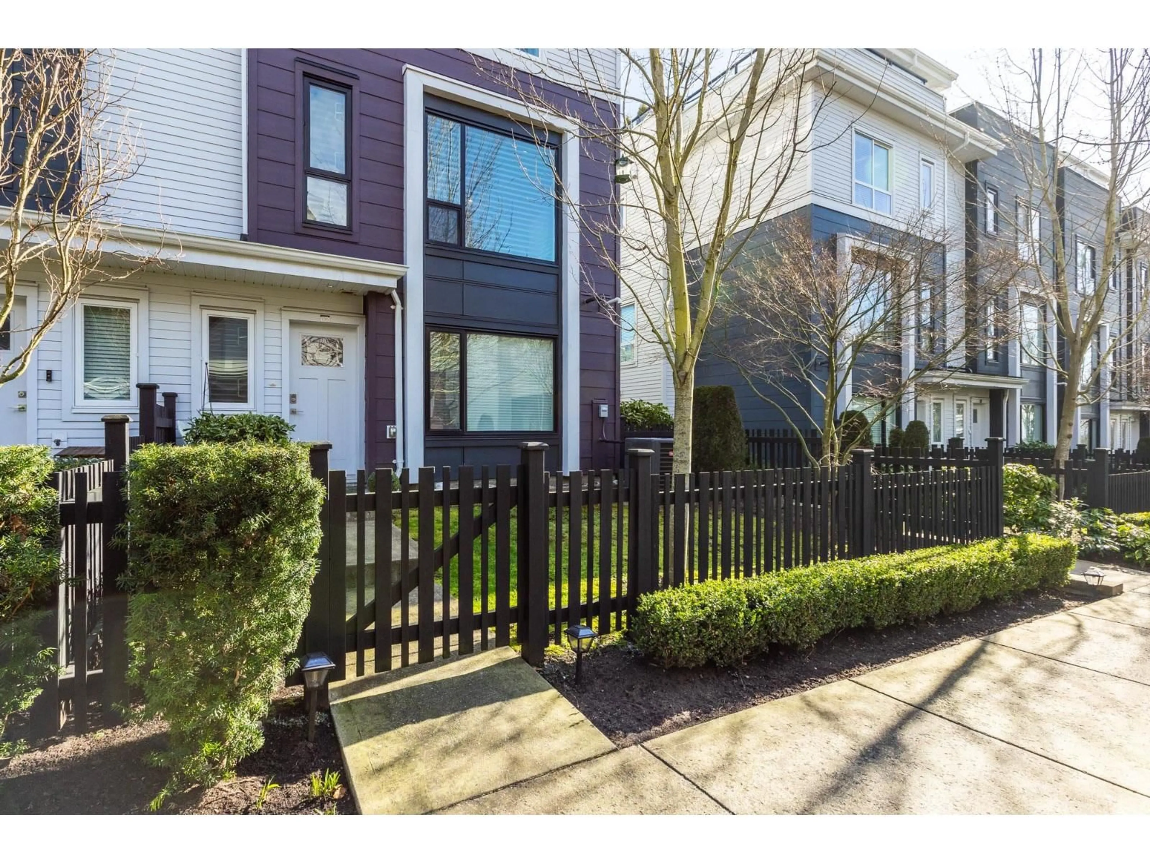 A pic from outside/outdoor area/front of a property/back of a property/a pic from drone, street for 198 - 2277 OAK MEADOWS DRIVE, Surrey British Columbia V3Z0W6