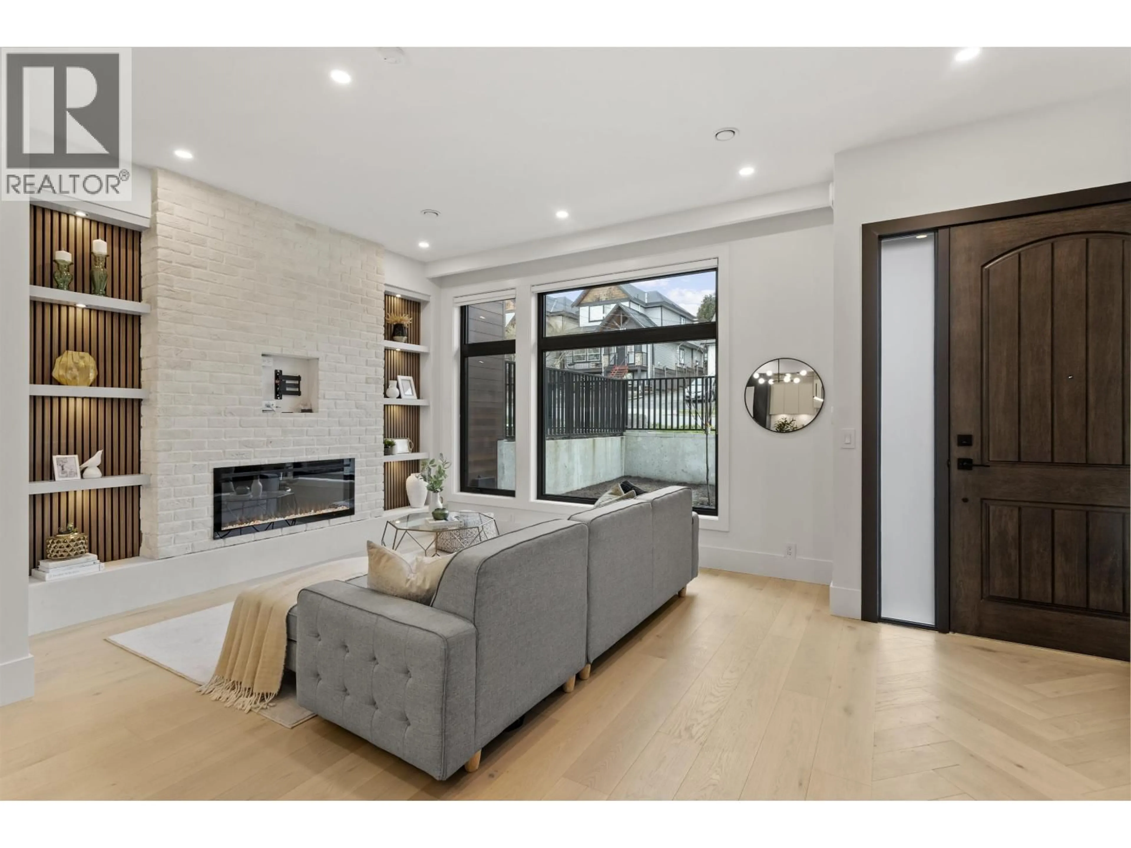 Living room with furniture, unknown for 102 - 1038 DELESTRE AVENUE, Coquitlam British Columbia V3K2H2