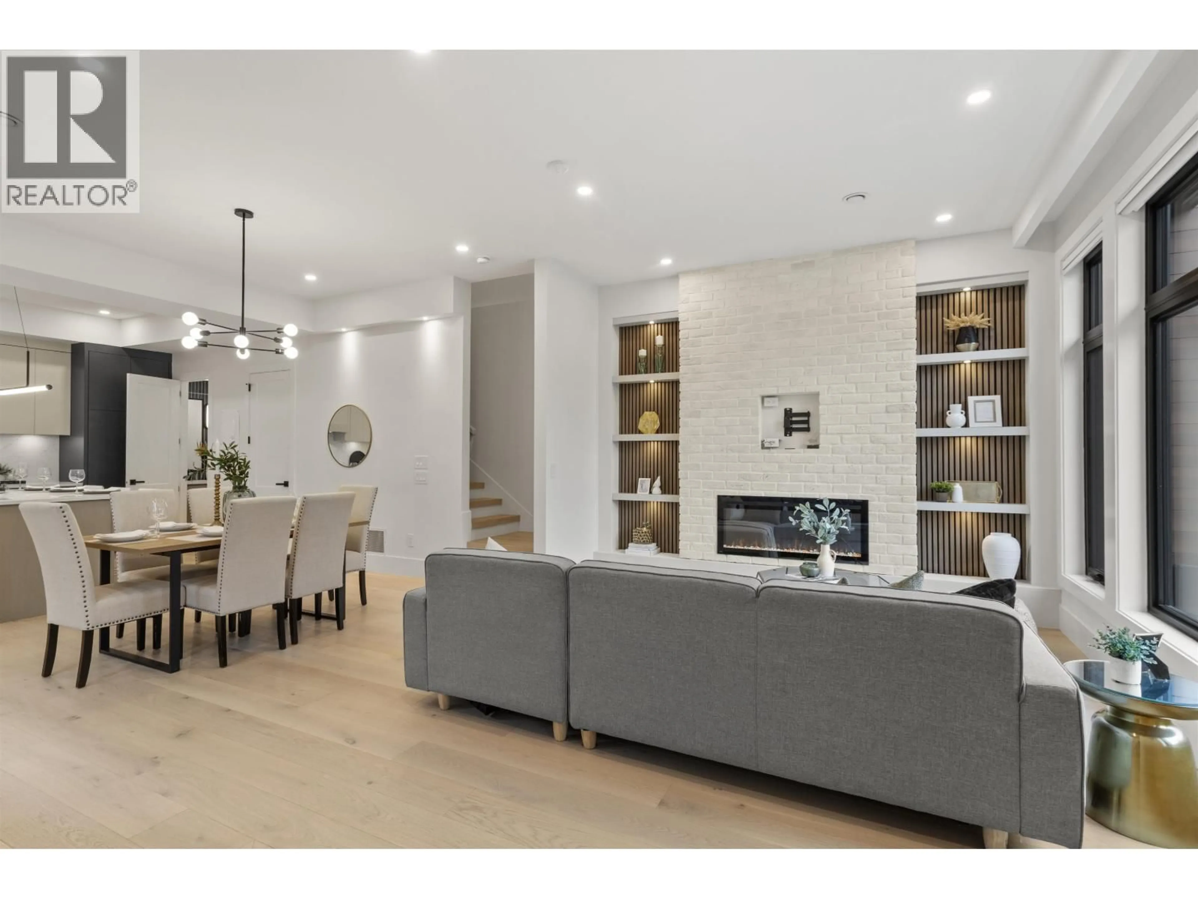 Living room with furniture, unknown for 102 - 1038 DELESTRE AVENUE, Coquitlam British Columbia V3K2H2