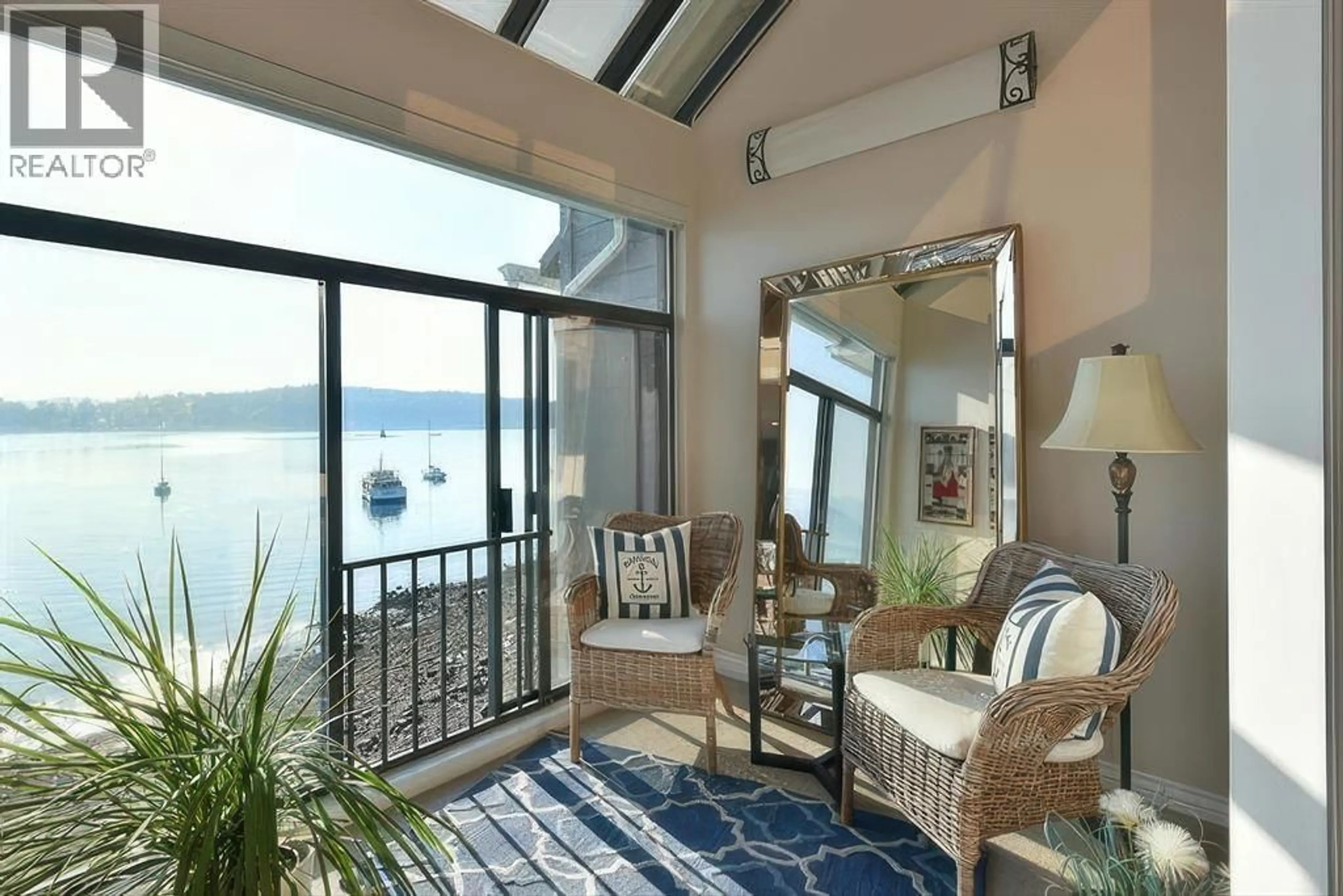 Indoor entryway for 508 MARINE DRIVE, Gibsons British Columbia V0N1V1