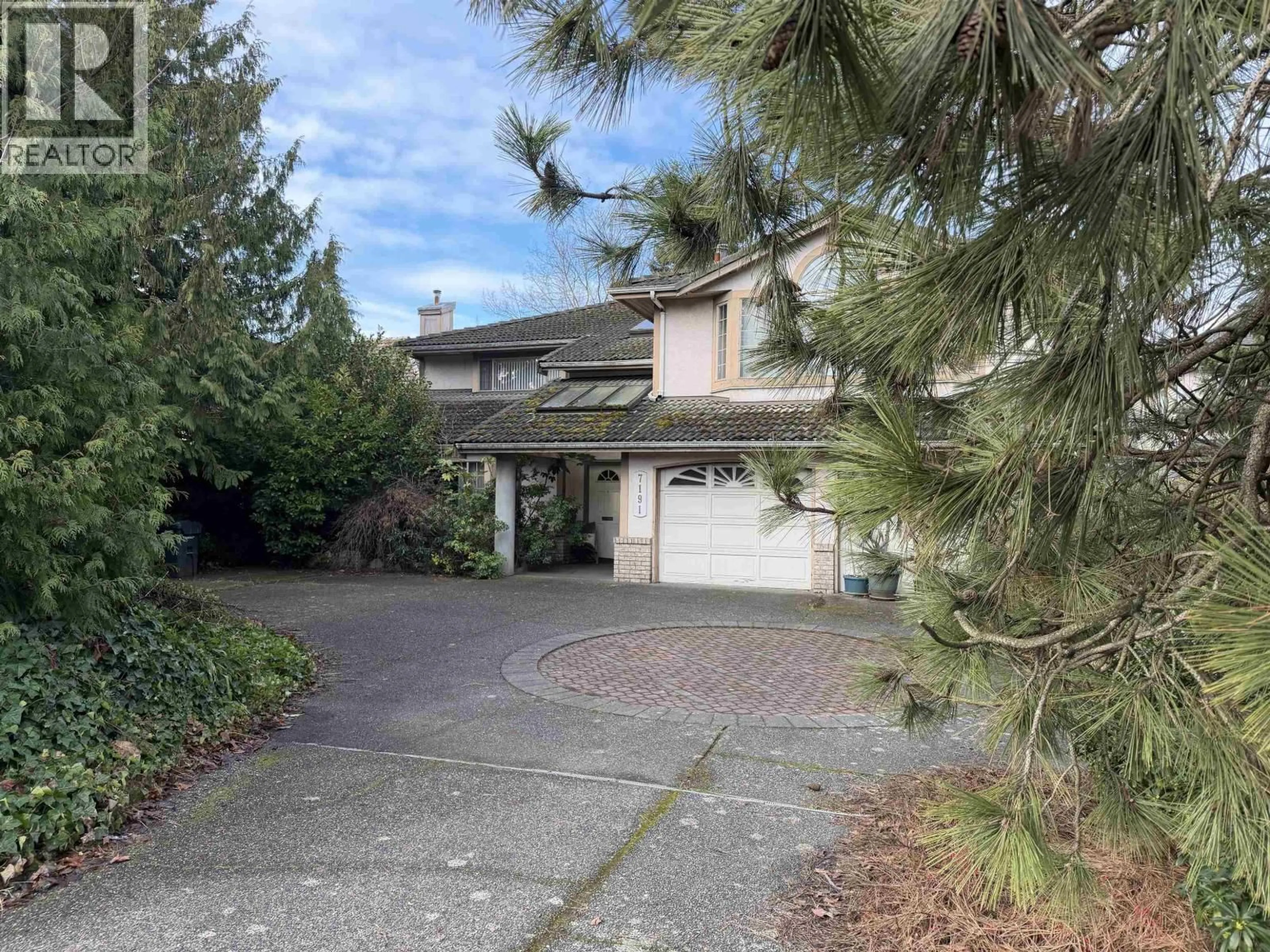 A pic from outside/outdoor area/front of a property/back of a property/a pic from drone, street for 7191 NO. 4 ROAD, Richmond British Columbia V6Y2T4