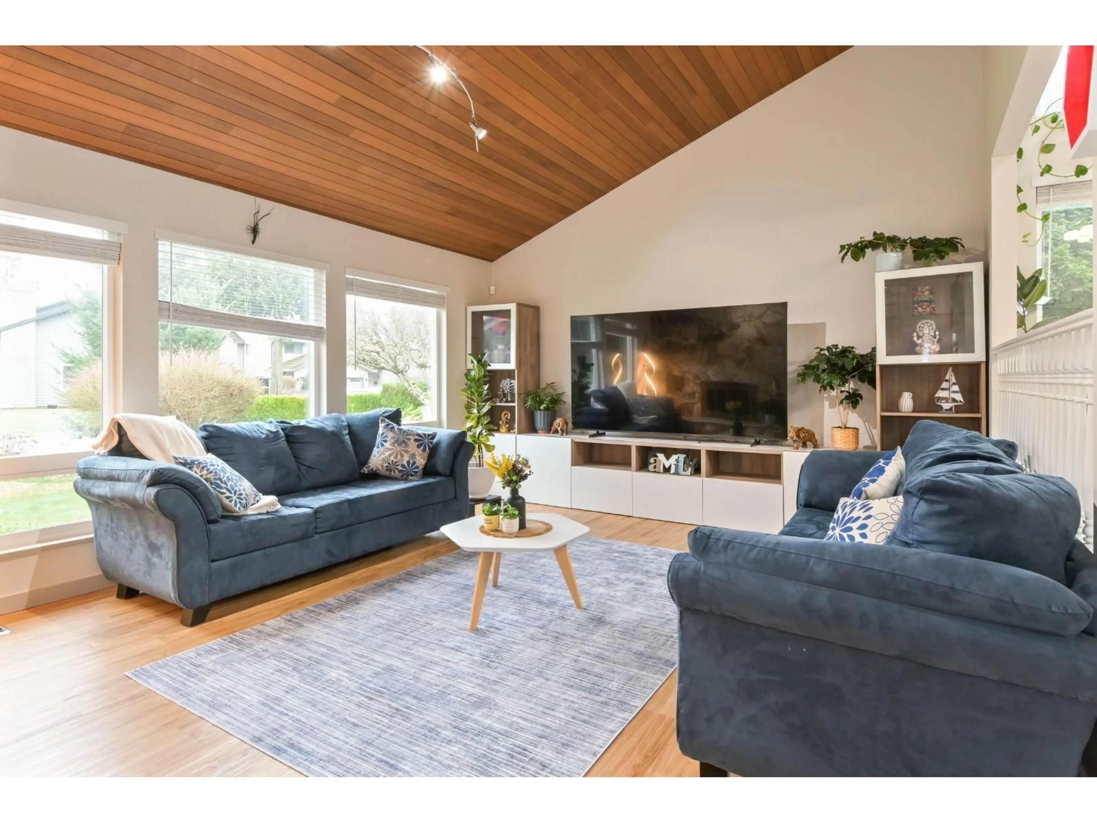 Living room with furniture, wood/laminate floor for 11658 HYLAND DRIVE, Delta British Columbia V4E3A1