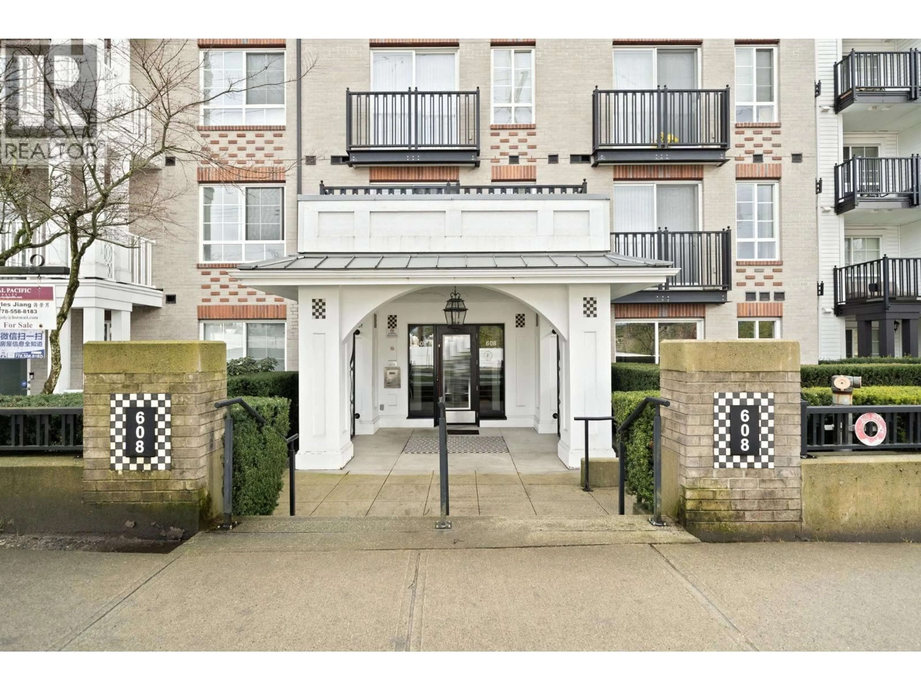 Indoor foyer for 417 - 608 COMO LAKE AVENUE, Coquitlam British Columbia V3J0B2