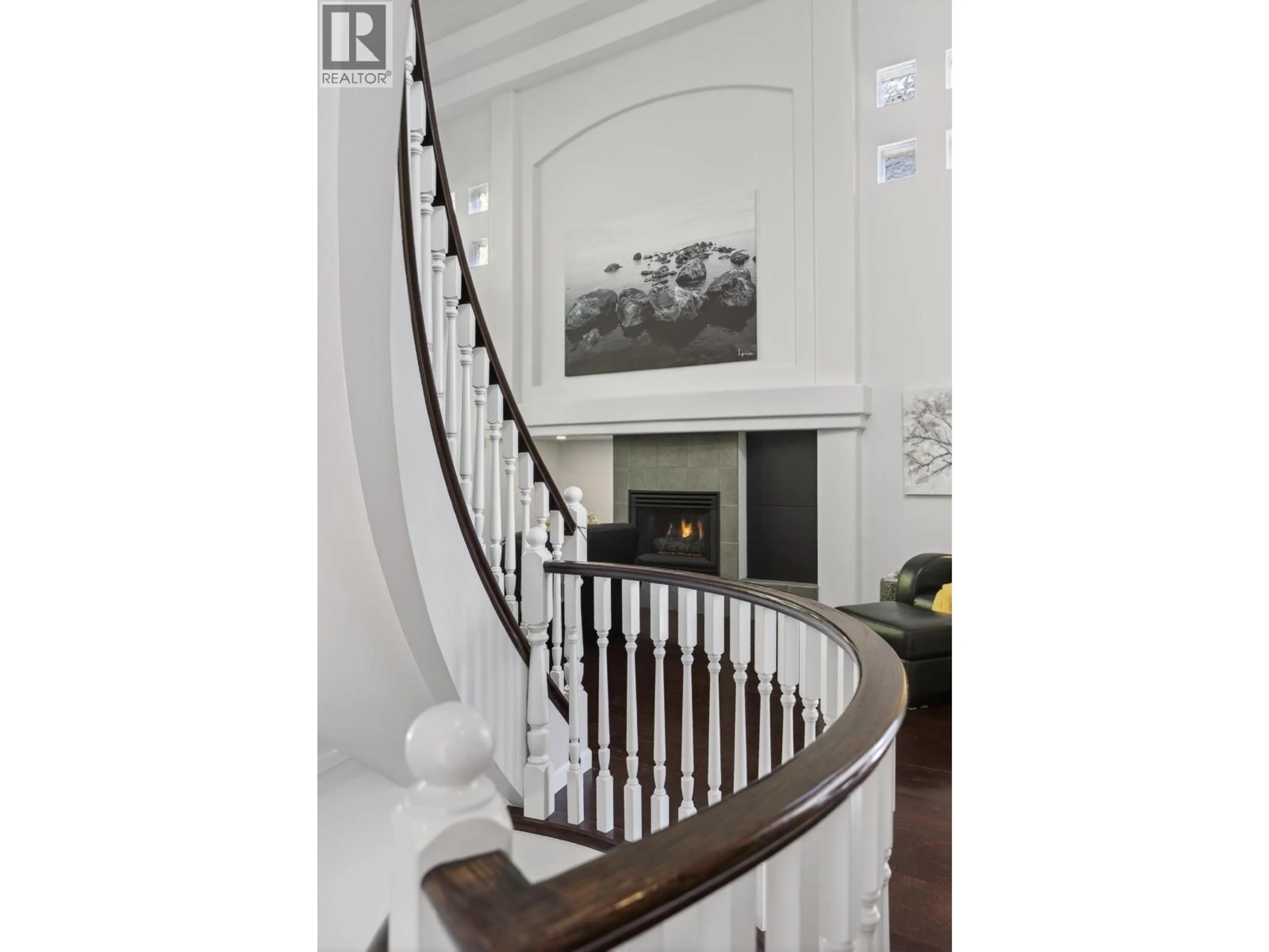 Stairs for 98 LINDEN COURT, Port Moody British Columbia V3H5C2