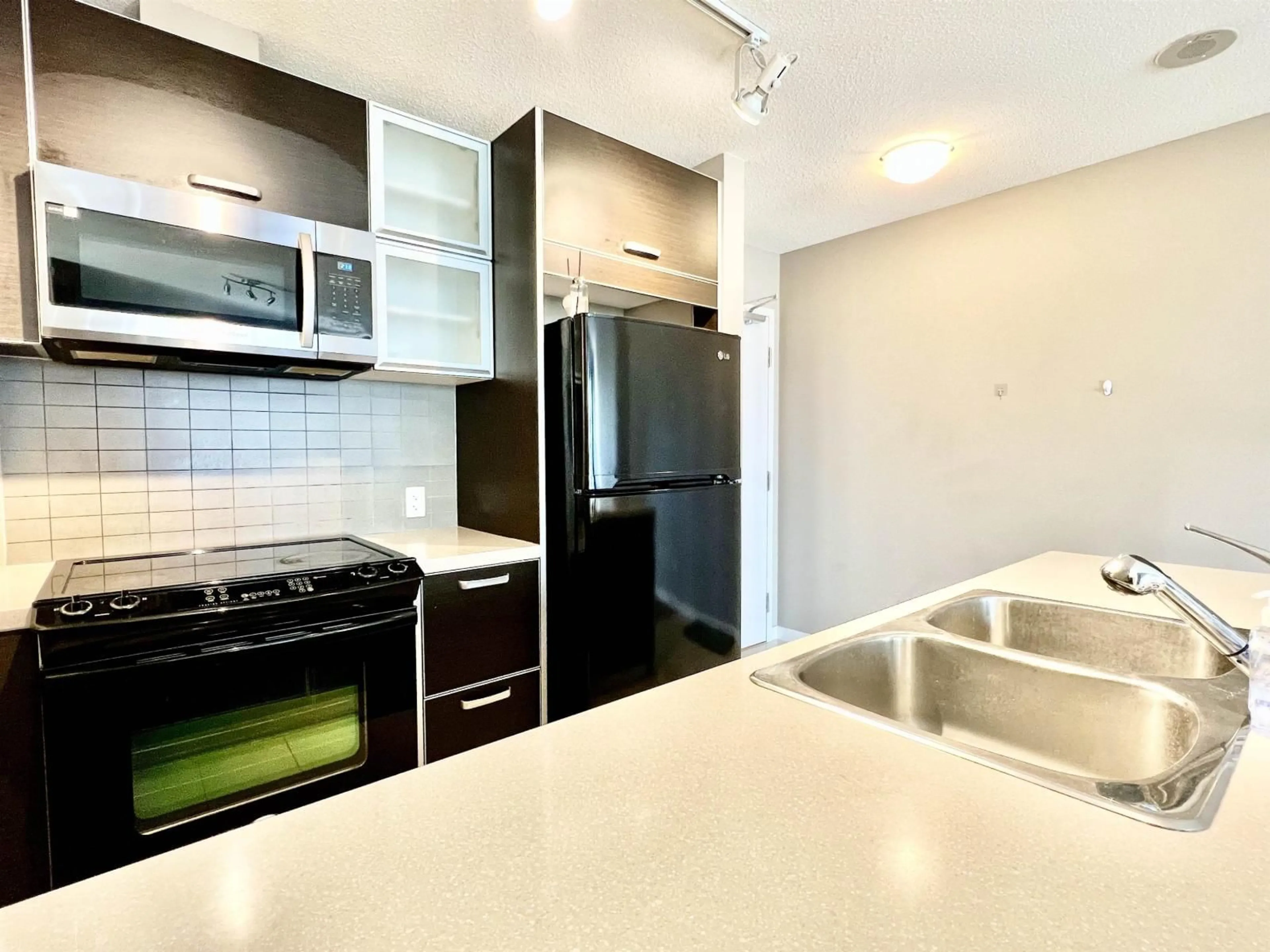 Standard kitchen, unknown for 609 - 13688 100 AVENUE, Surrey British Columbia V3T0G5