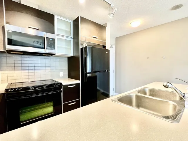 609 - 13688 100 AVENUE, Surrey 5