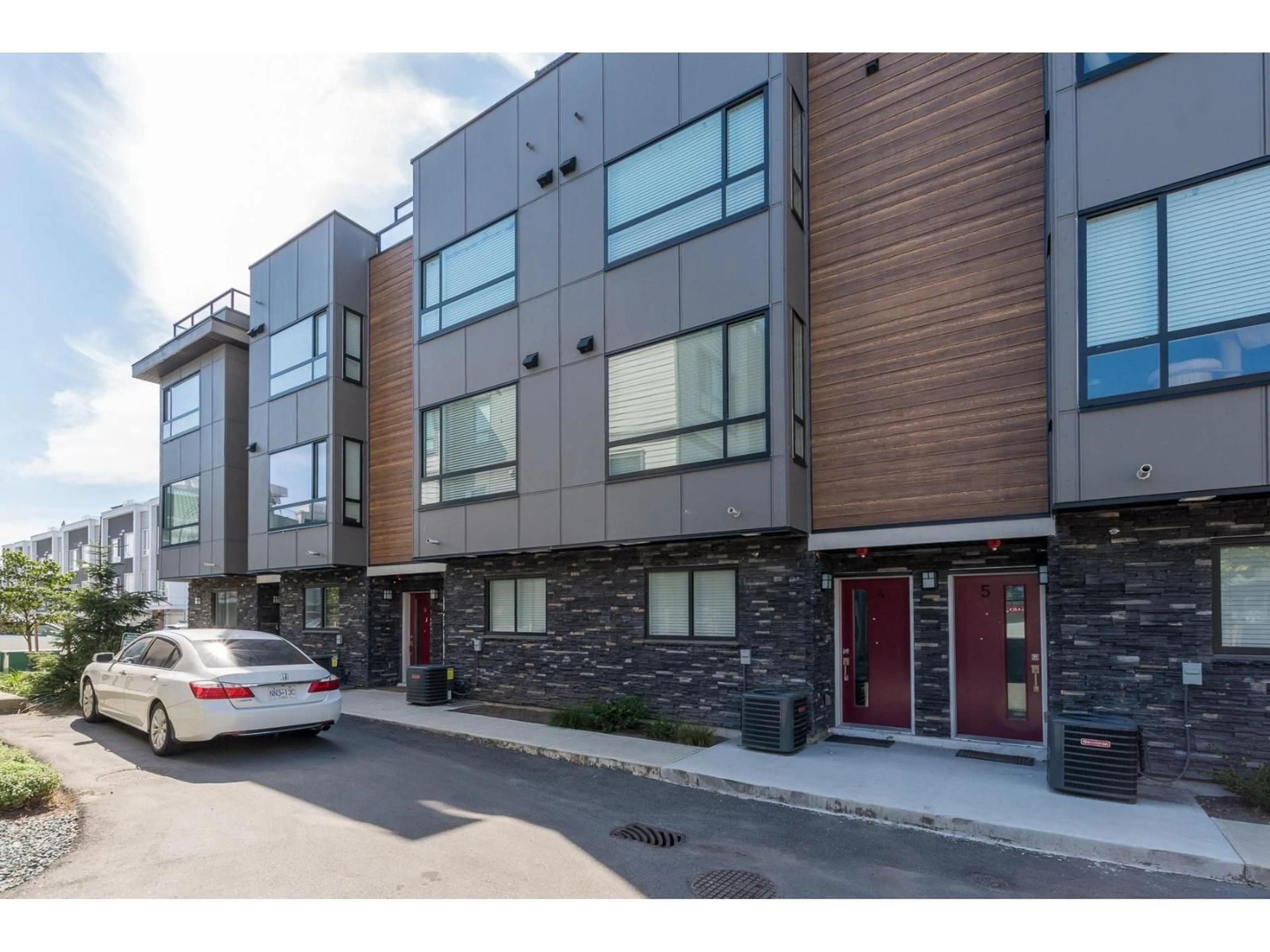 Unknown for 11 - 19631 55 A AVENUE, Langley British Columbia V3A3X1