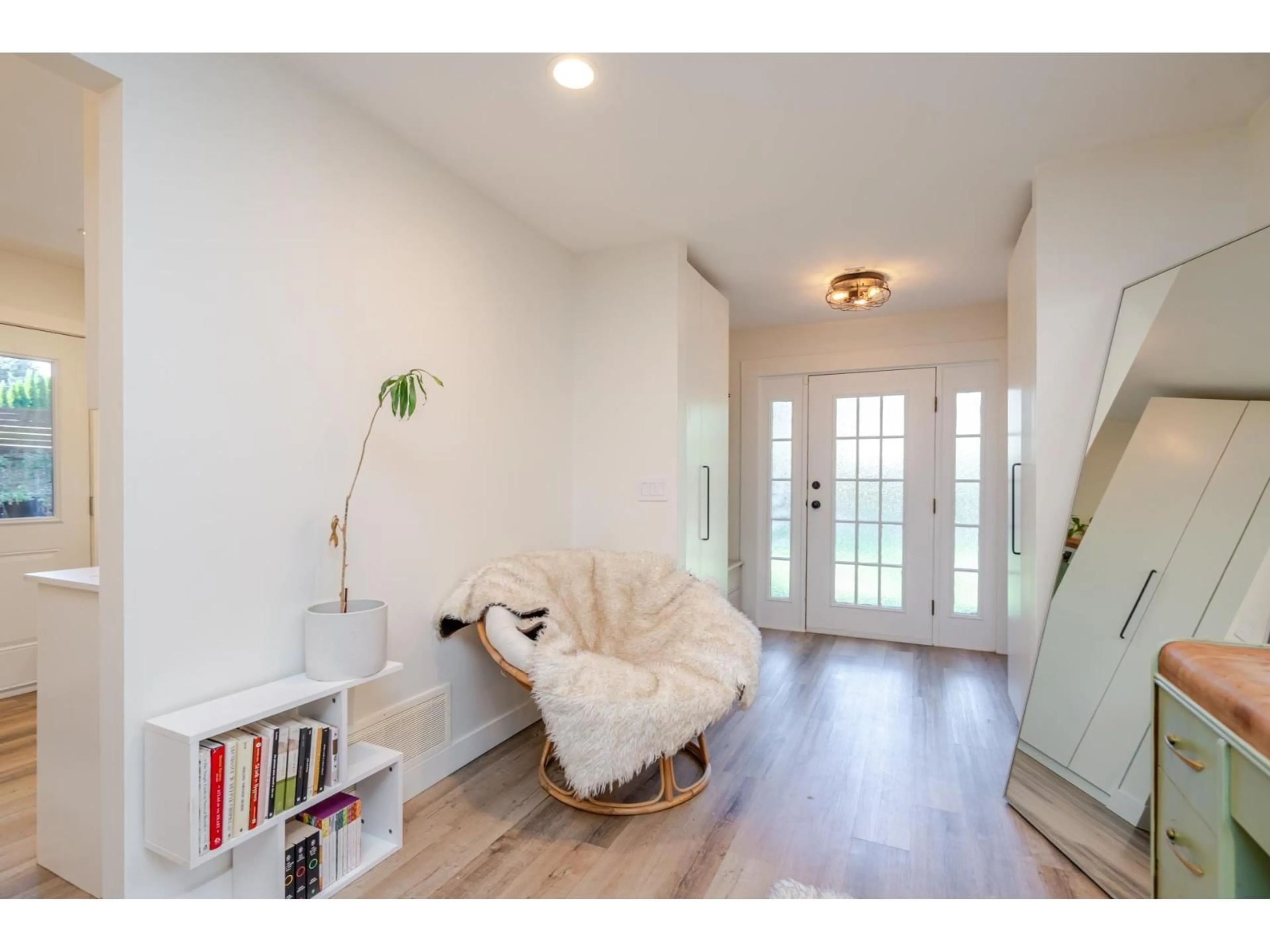 Indoor entryway for 8528 DUNN STREET, Mission British Columbia V2V6V4