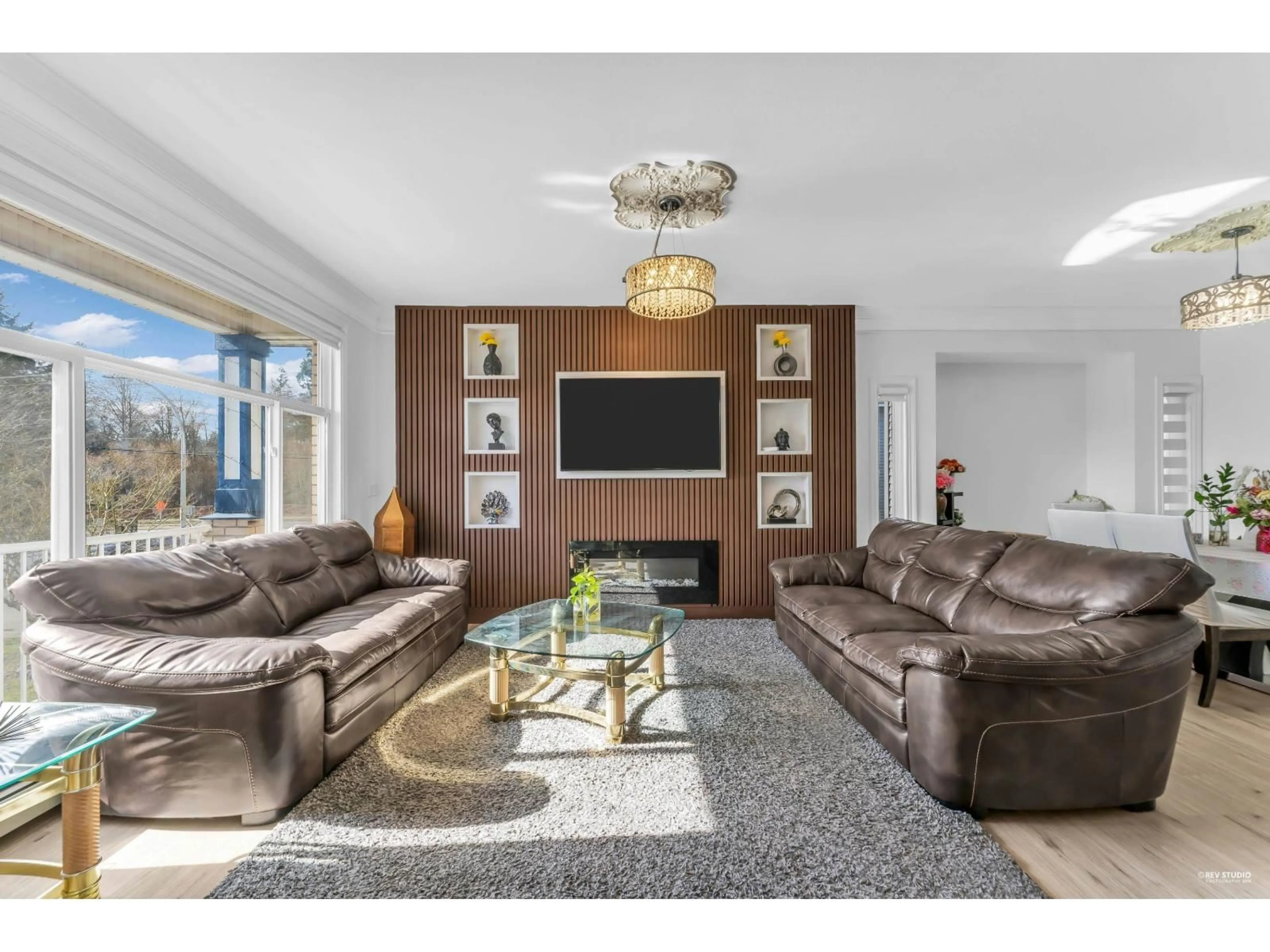 Living room with furniture, unknown for 14015 82 AVENUE, Surrey British Columbia V3W1M8