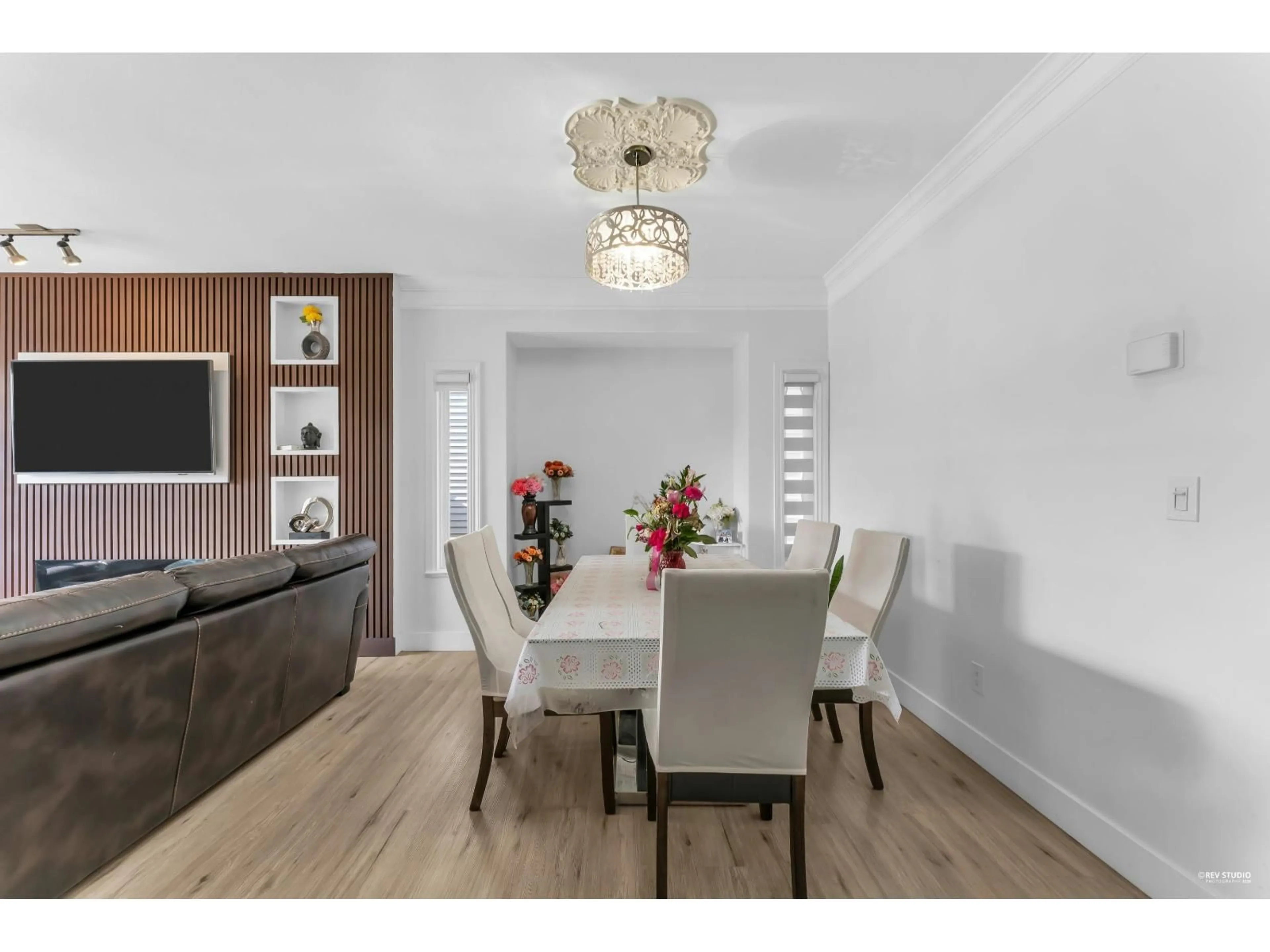 Dining room, wood/laminate floor for 14015 82 AVENUE, Surrey British Columbia V3W1M8