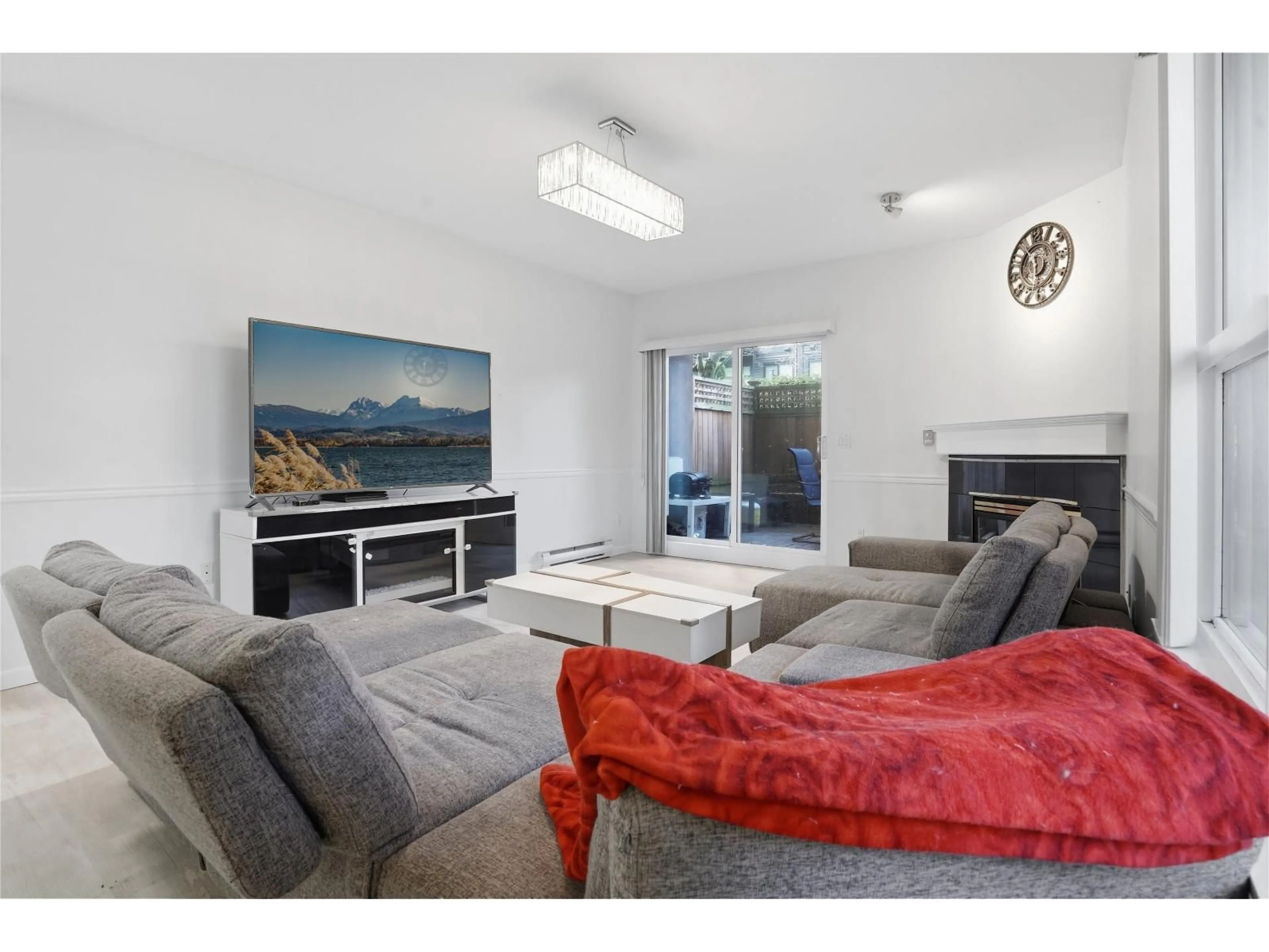 Living room with furniture, unknown for 110 - 14981 101A AVENUE, Surrey British Columbia V3R0T1