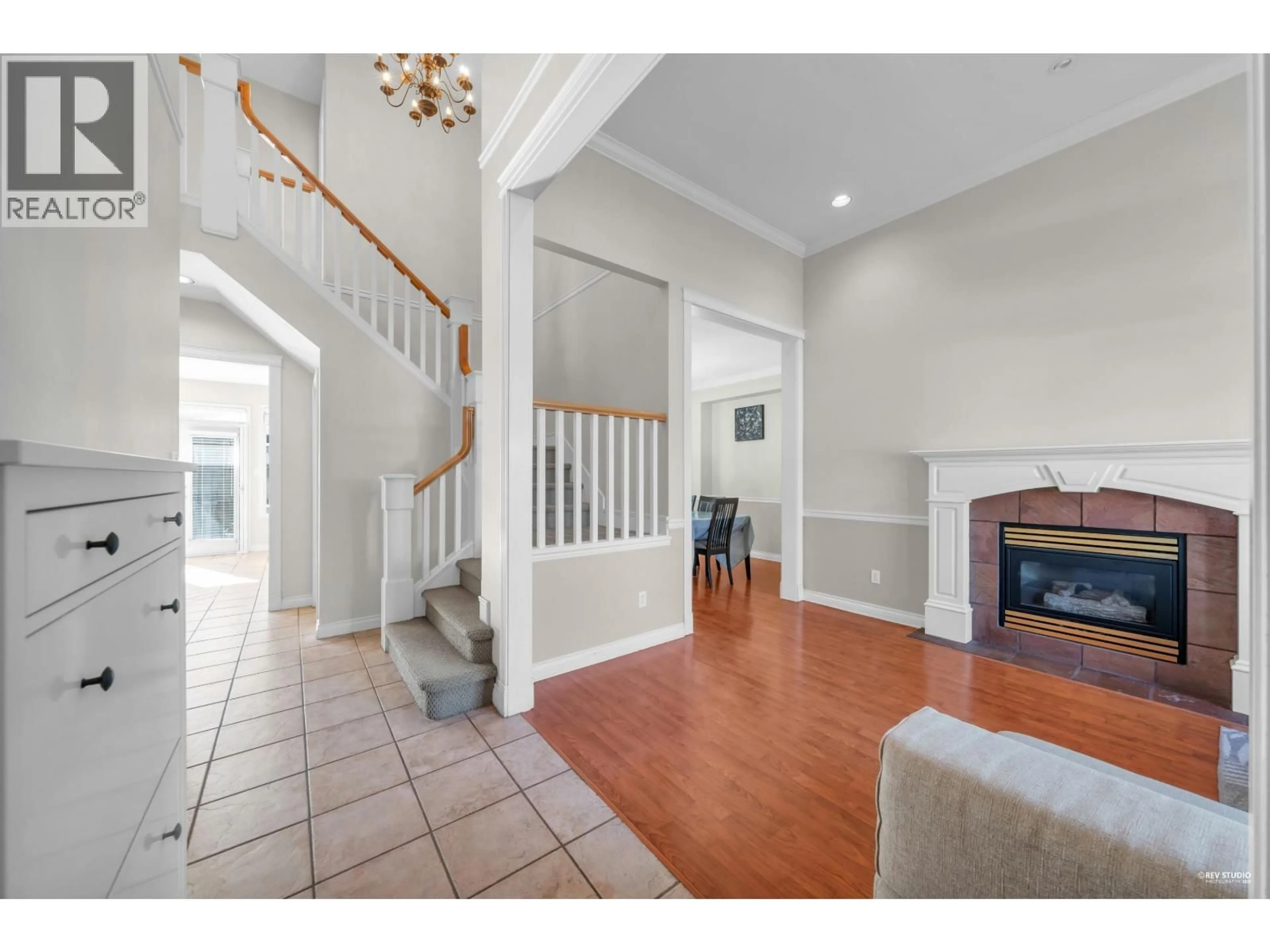 Indoor entryway for 9171 PAULESHIN CRESCENT, Richmond British Columbia V7E5L4