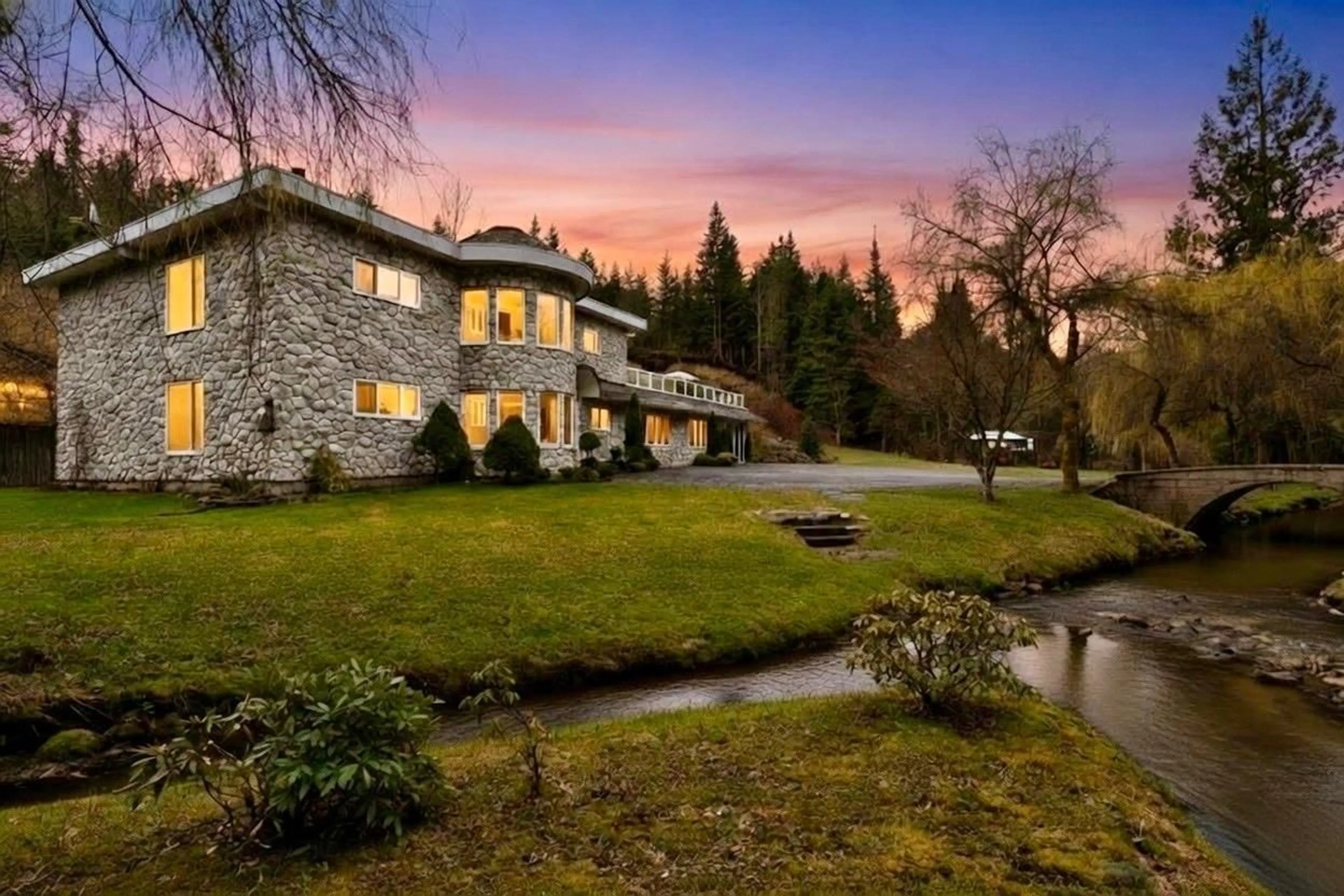 A pic from outside/outdoor area/front of a property/back of a property/a pic from drone, water/lake/river/ocean view for 30780 KEYSTONE AVENUE, Mission British Columbia V4S1G5