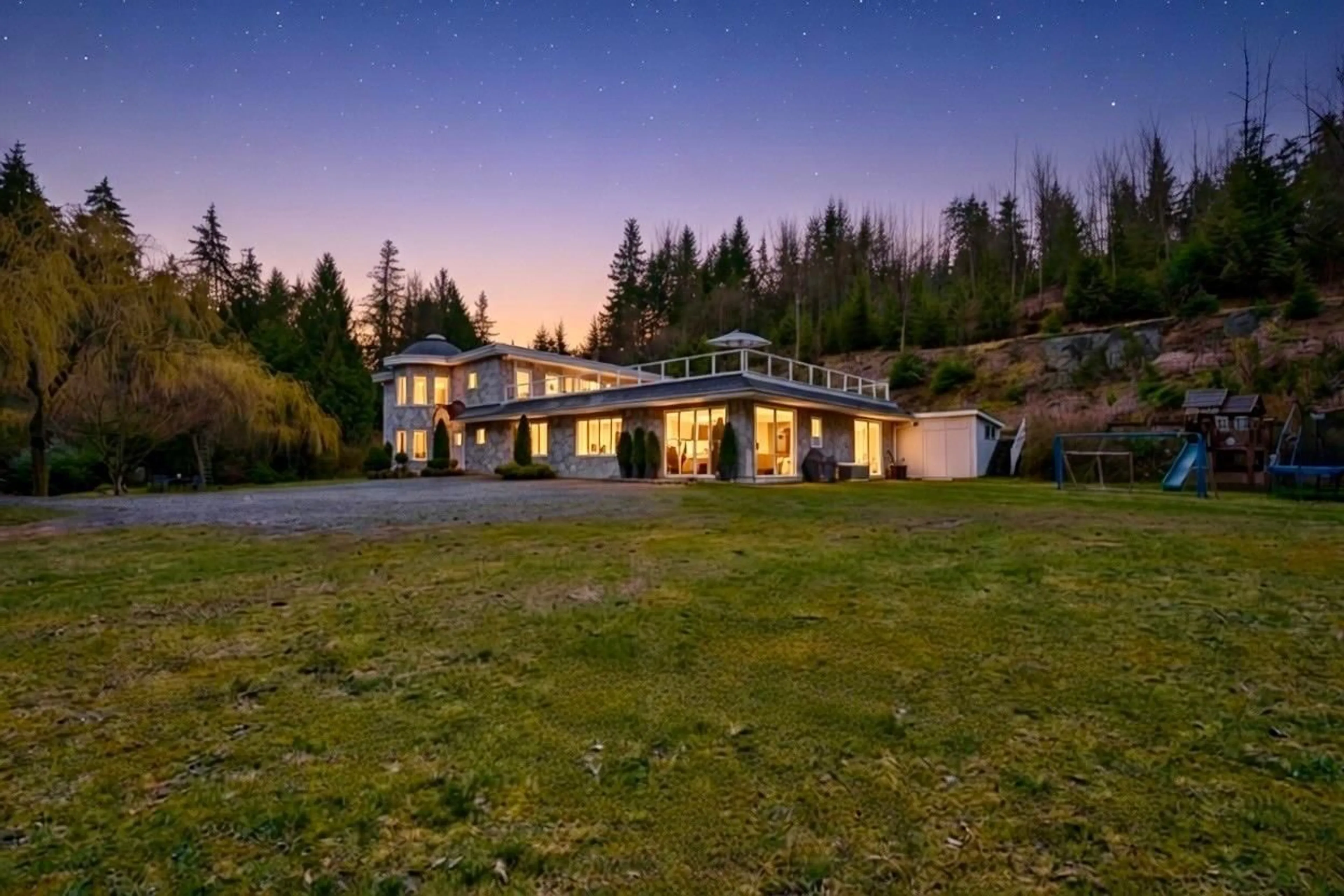 A pic from outside/outdoor area/front of a property/back of a property/a pic from drone, mountain view for 30780 KEYSTONE AVENUE, Mission British Columbia V4S1G5