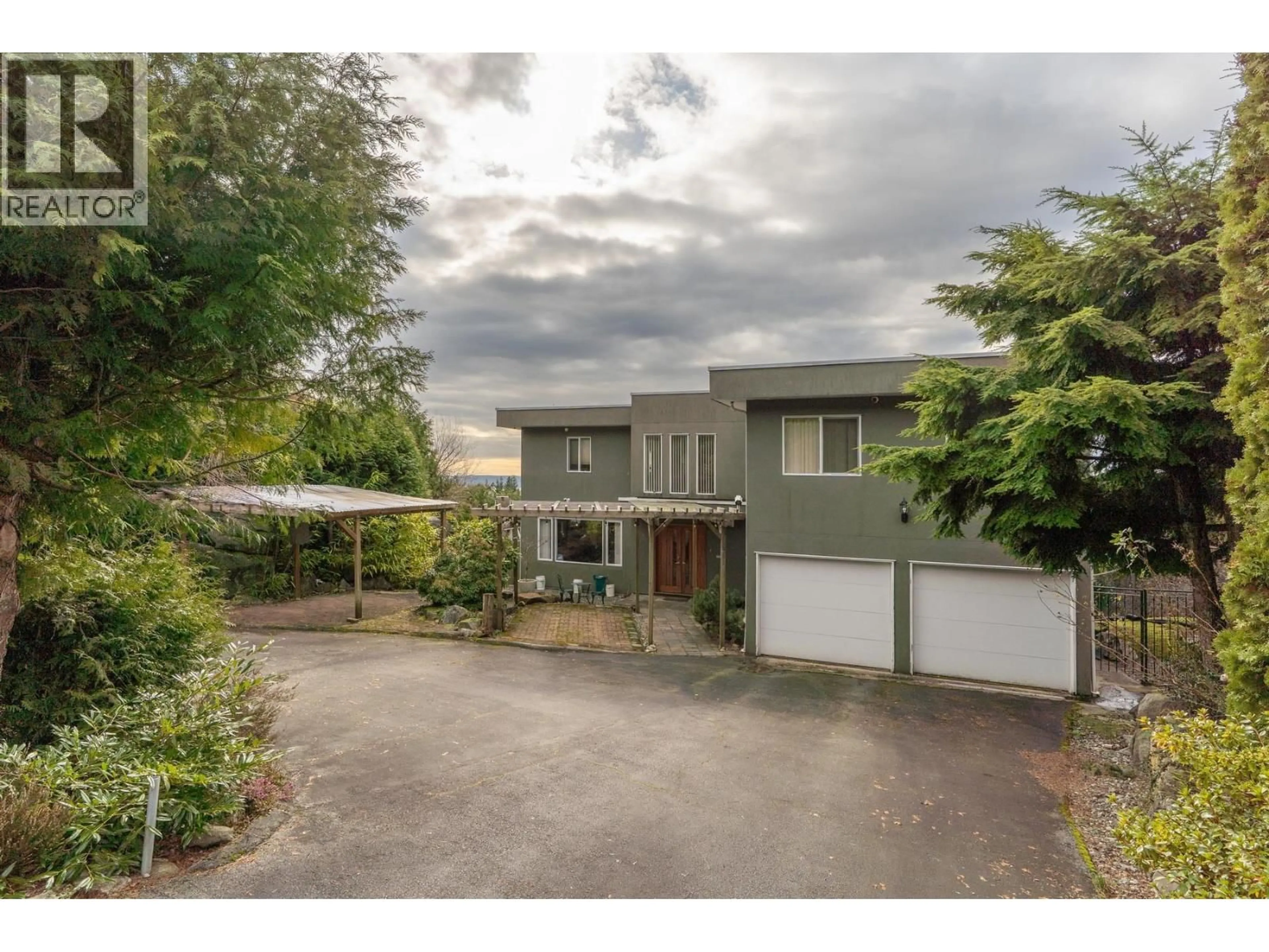 A pic from outside/outdoor area/front of a property/back of a property/a pic from drone, street for 4582 WOODGREEN COURT, West Vancouver British Columbia V7S2V7