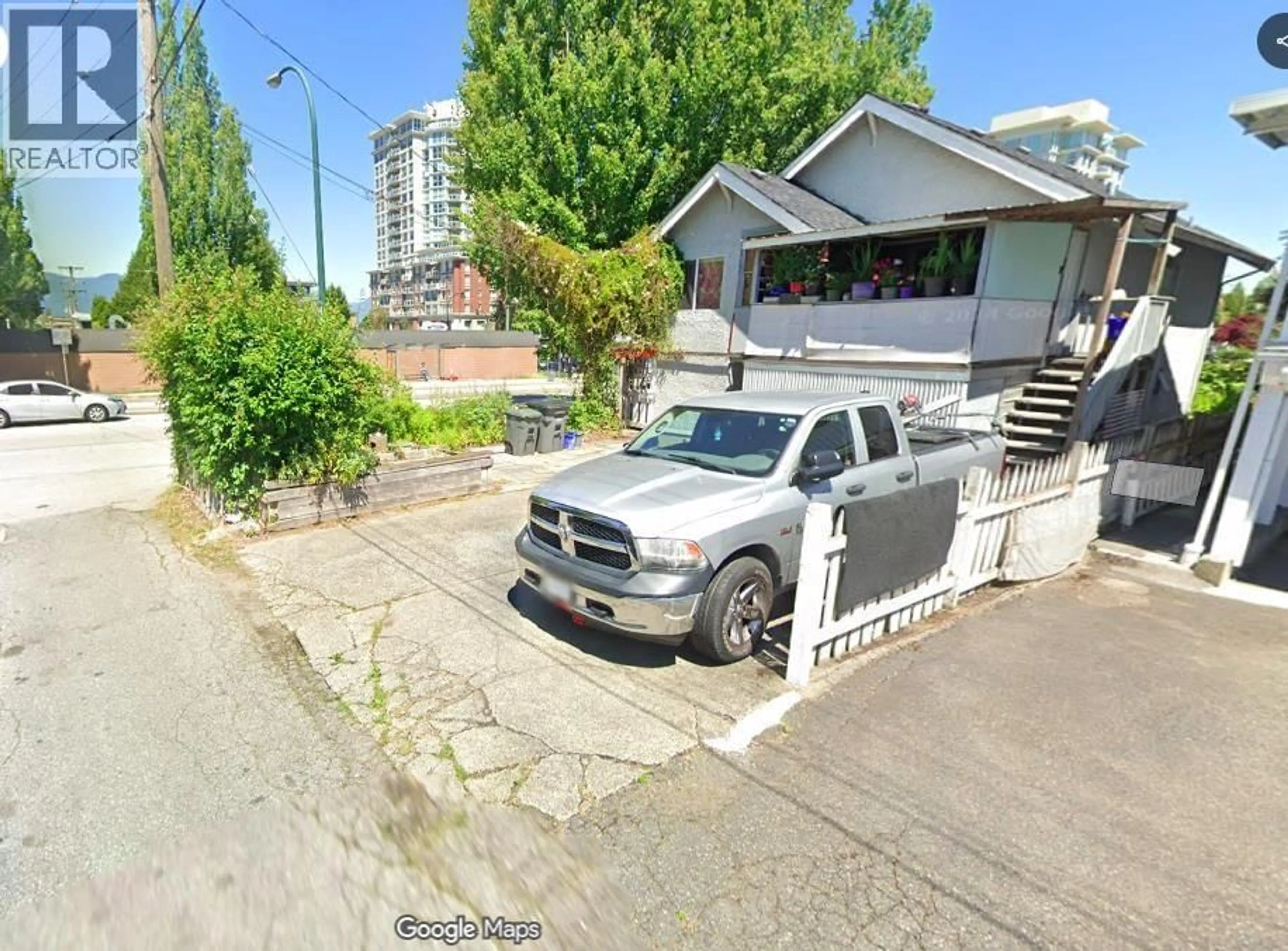 A pic from outside/outdoor area/front of a property/back of a property/a pic from drone, street for 4105 KNIGHT STREET, Vancouver British Columbia V5N3M1