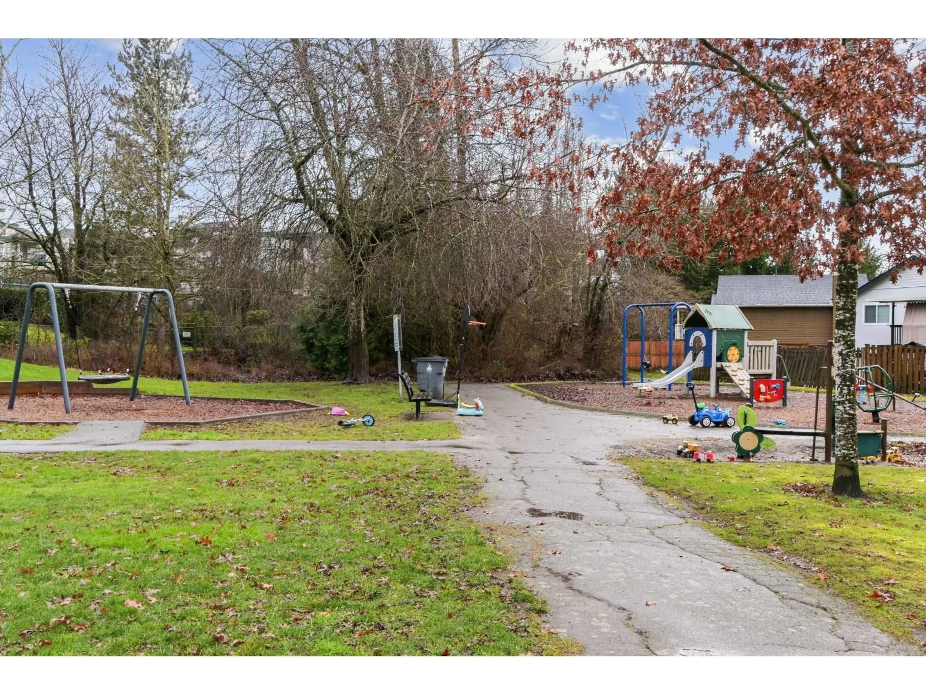 A pic from outside/outdoor area/front of a property/back of a property/a pic from drone, street for 6068 BROOKS CRESCENT, Surrey British Columbia V3S7L1