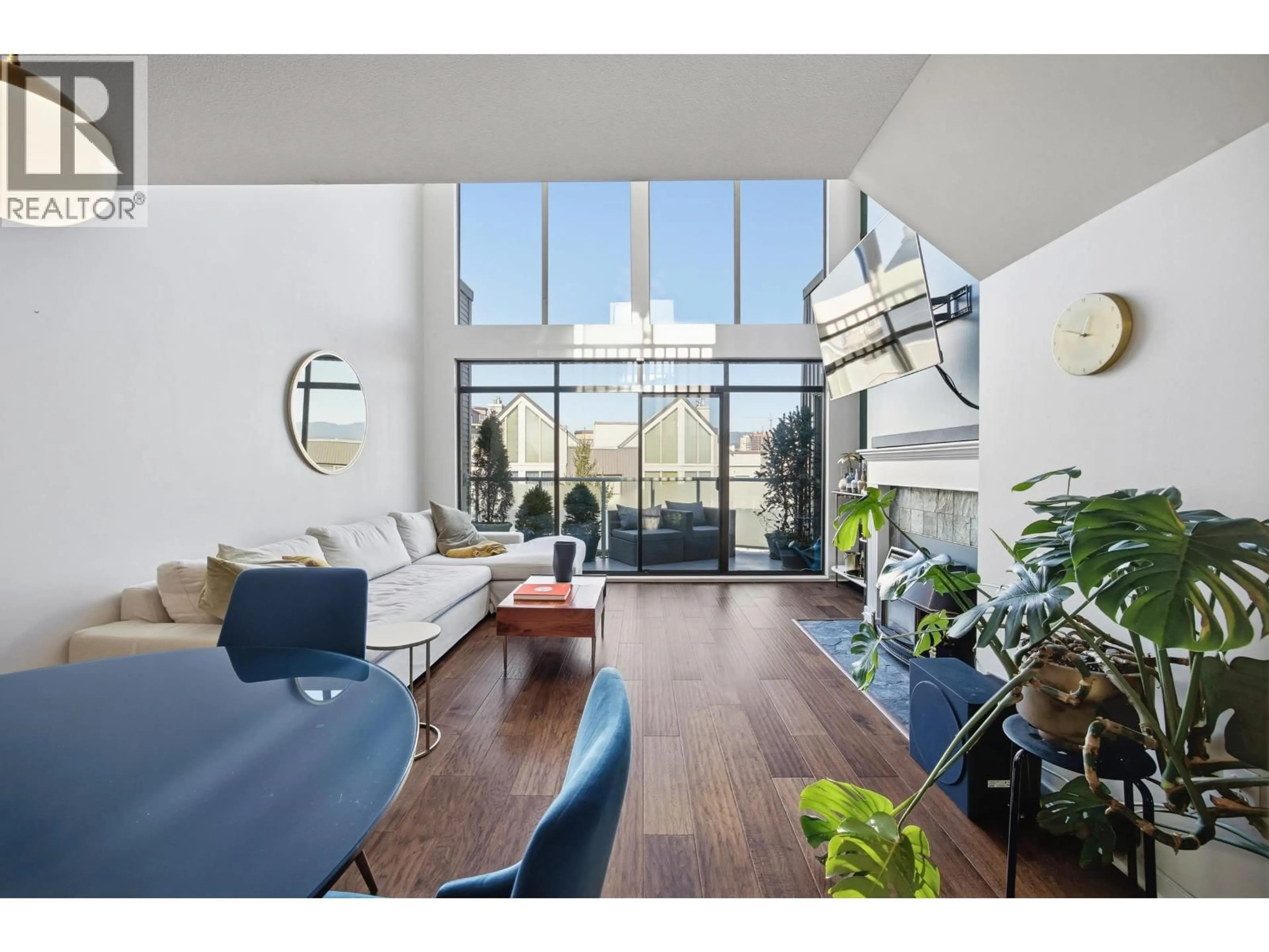 Living room with furniture, unknown for 406 - 48 RICHMOND STREET, New Westminster British Columbia V3L5P4