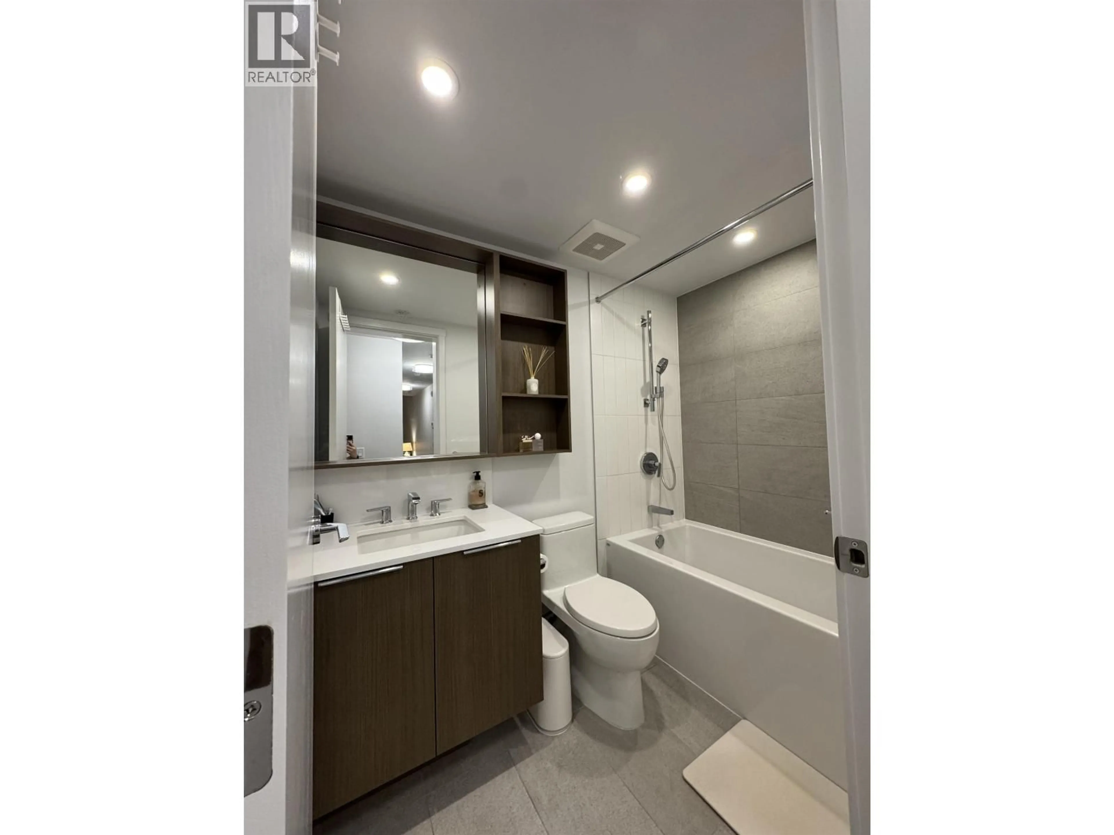 Contemporary bathroom, ceramic/tile floor for 406 - 648 LEA AVENUE, Coquitlam British Columbia V3J0P1