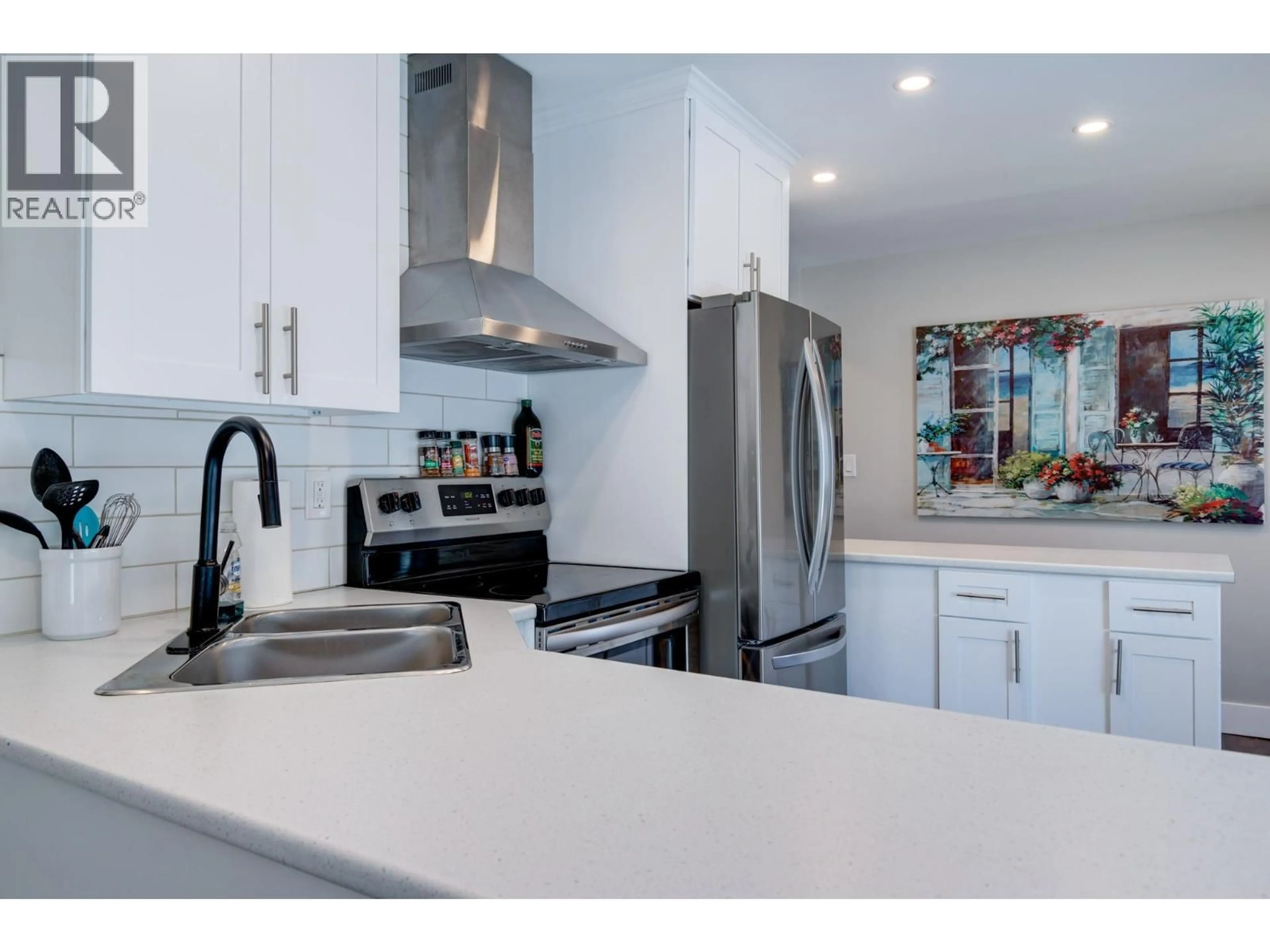 Open concept kitchen, ceramic/tile floor for 966 20TH AVENUE, Prince George British Columbia V2L4A3