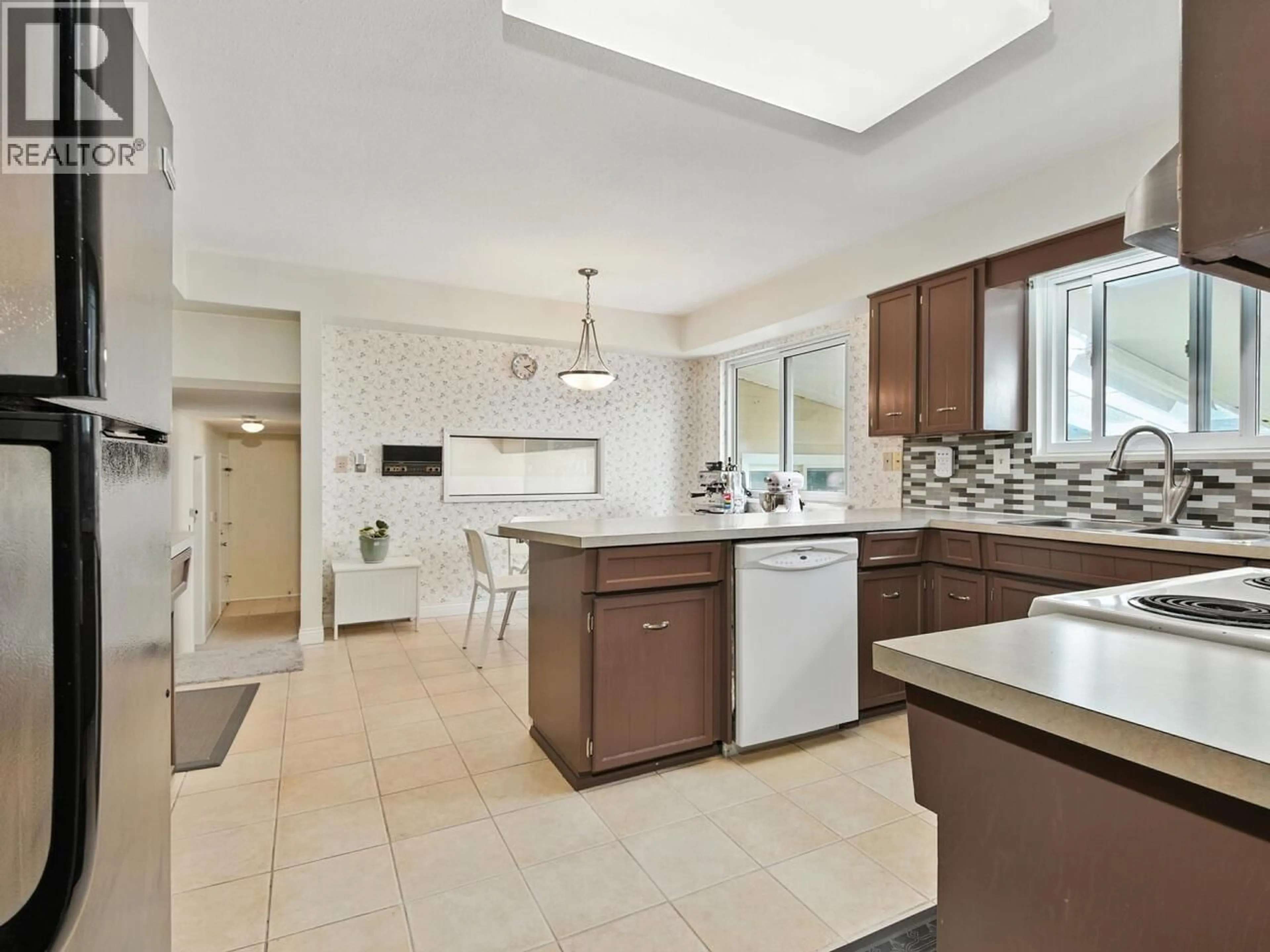 Open concept kitchen, ceramic/tile floor for 7080 KIMBERLEY DRIVE, Richmond British Columbia V7A4S4