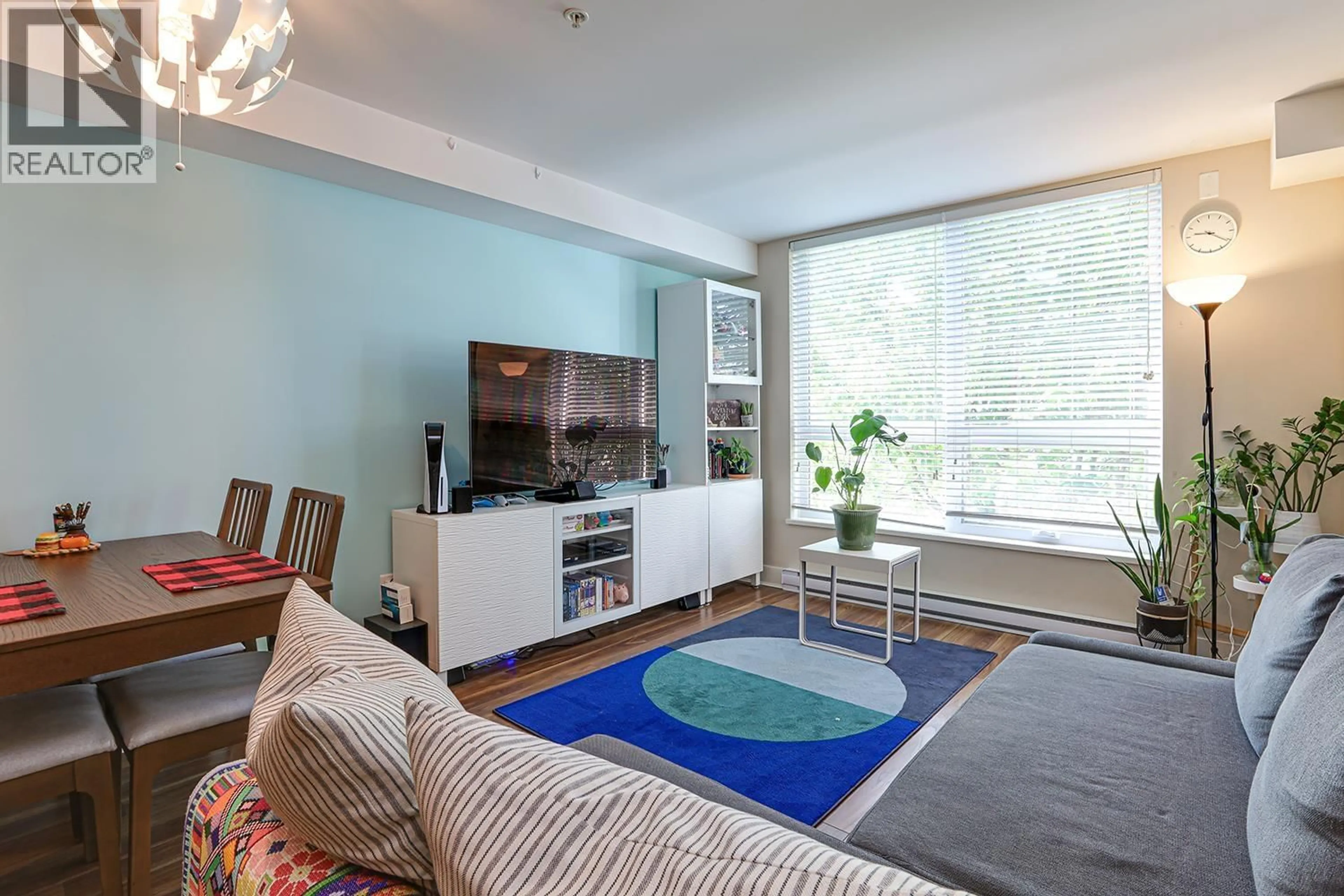 Living room with furniture, unknown for 208 - 55 EIGHTH AVENUE, New Westminster British Columbia V3L0E8