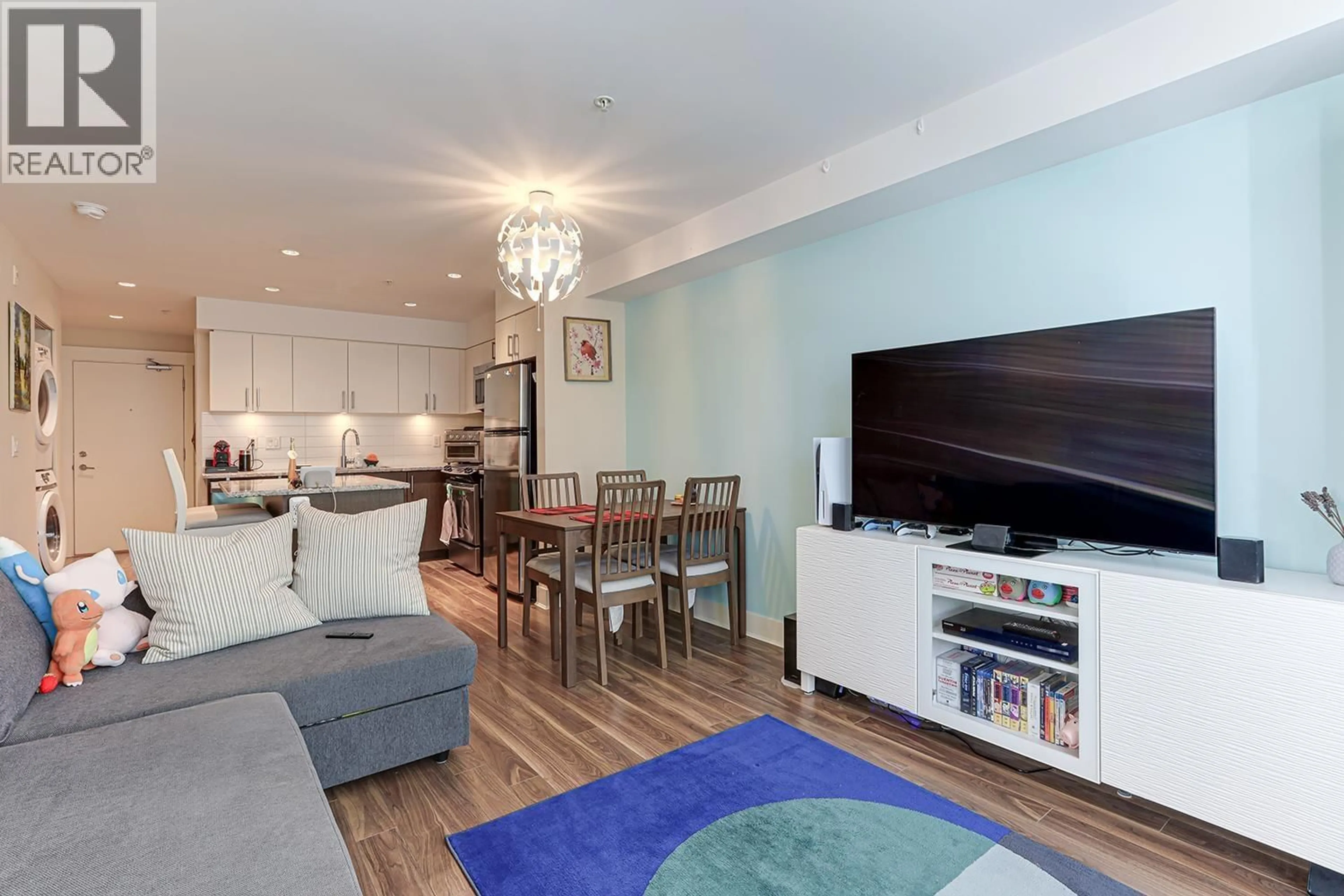 Living room with furniture, wood/laminate floor for 208 - 55 EIGHTH AVENUE, New Westminster British Columbia V3L0E8