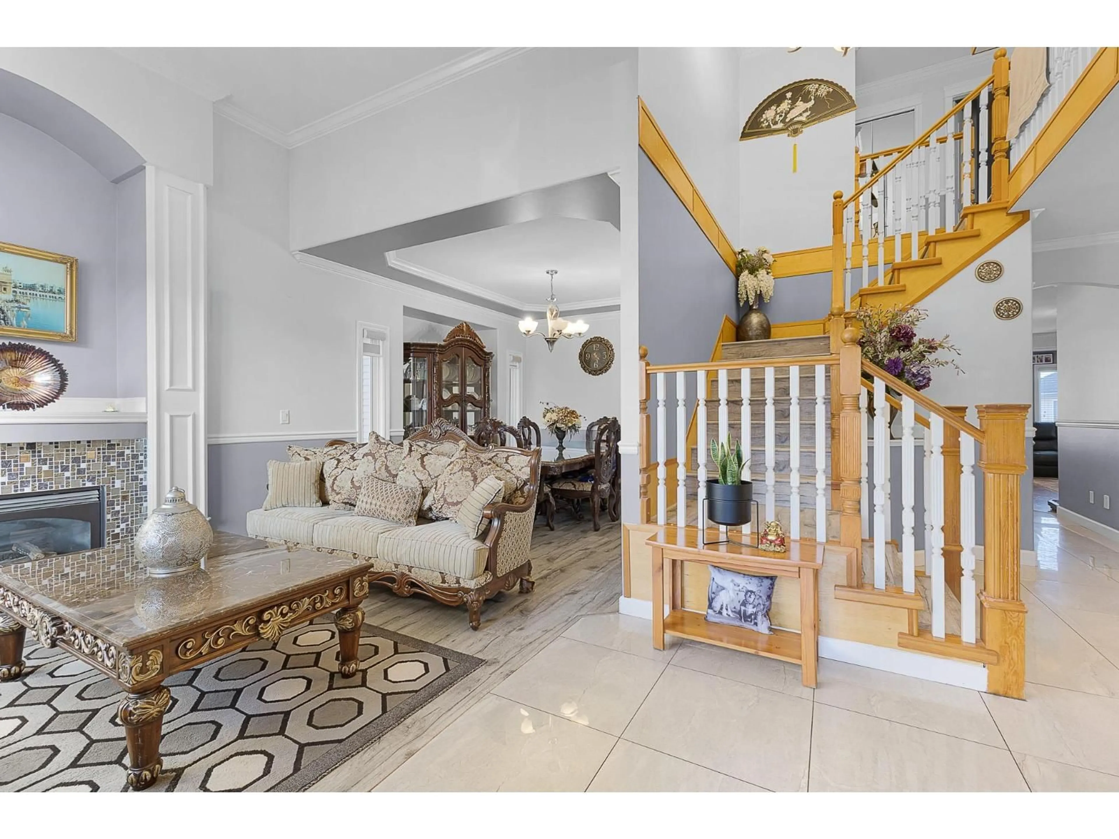 Indoor foyer for 14516 81 AVENUE, Surrey British Columbia V3S2T9