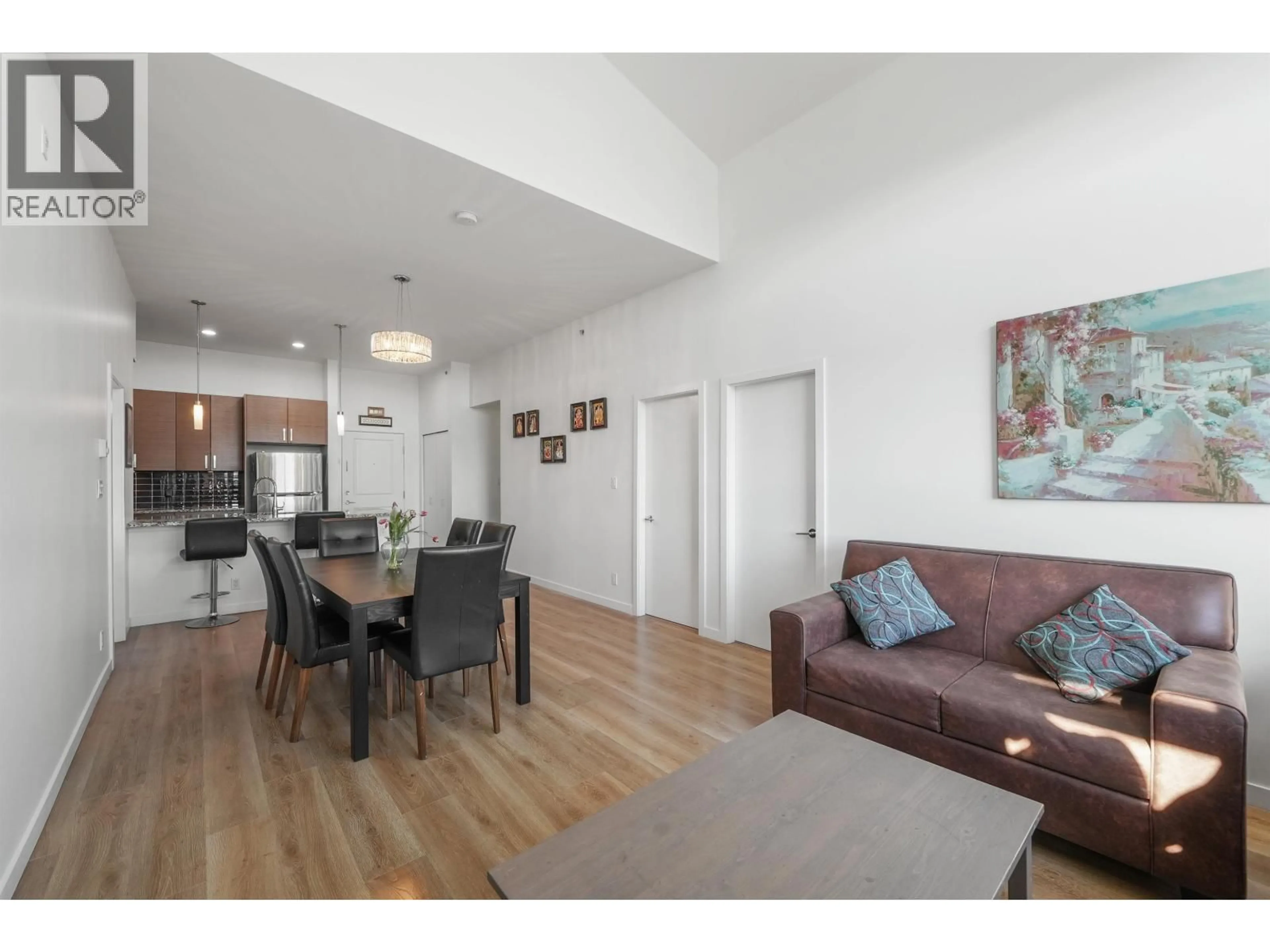 Living room with furniture, wood/laminate floor for 410 - 288 HAMPTON STREET, New Westminster British Columbia V3M5L9