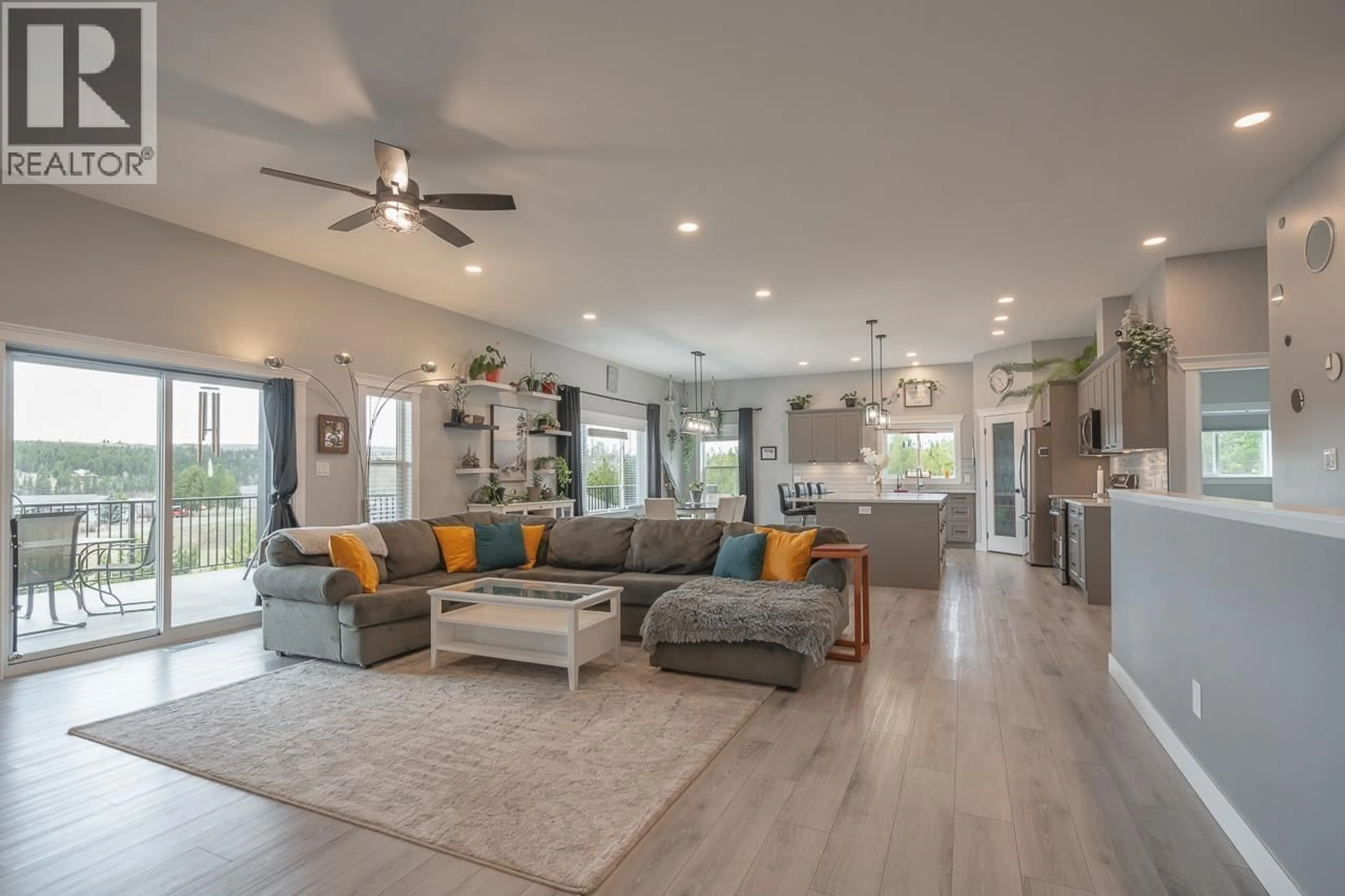 Living room with furniture, unknown for 5593 LAKESIDE COURT, 103 Mile House British Columbia V0K2E1