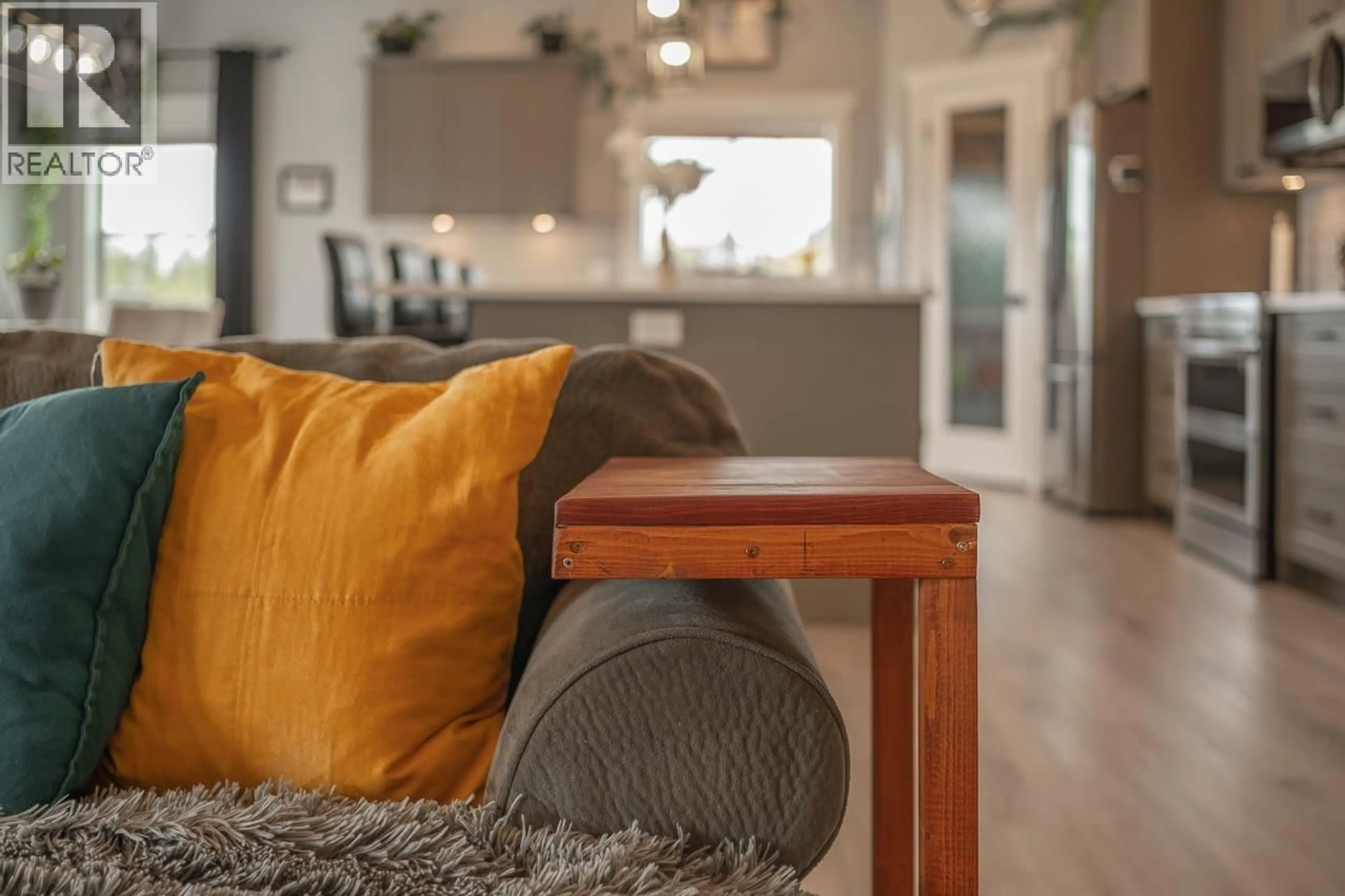 Living room with furniture, unknown for 5593 LAKESIDE COURT, 103 Mile House British Columbia V0K2E1