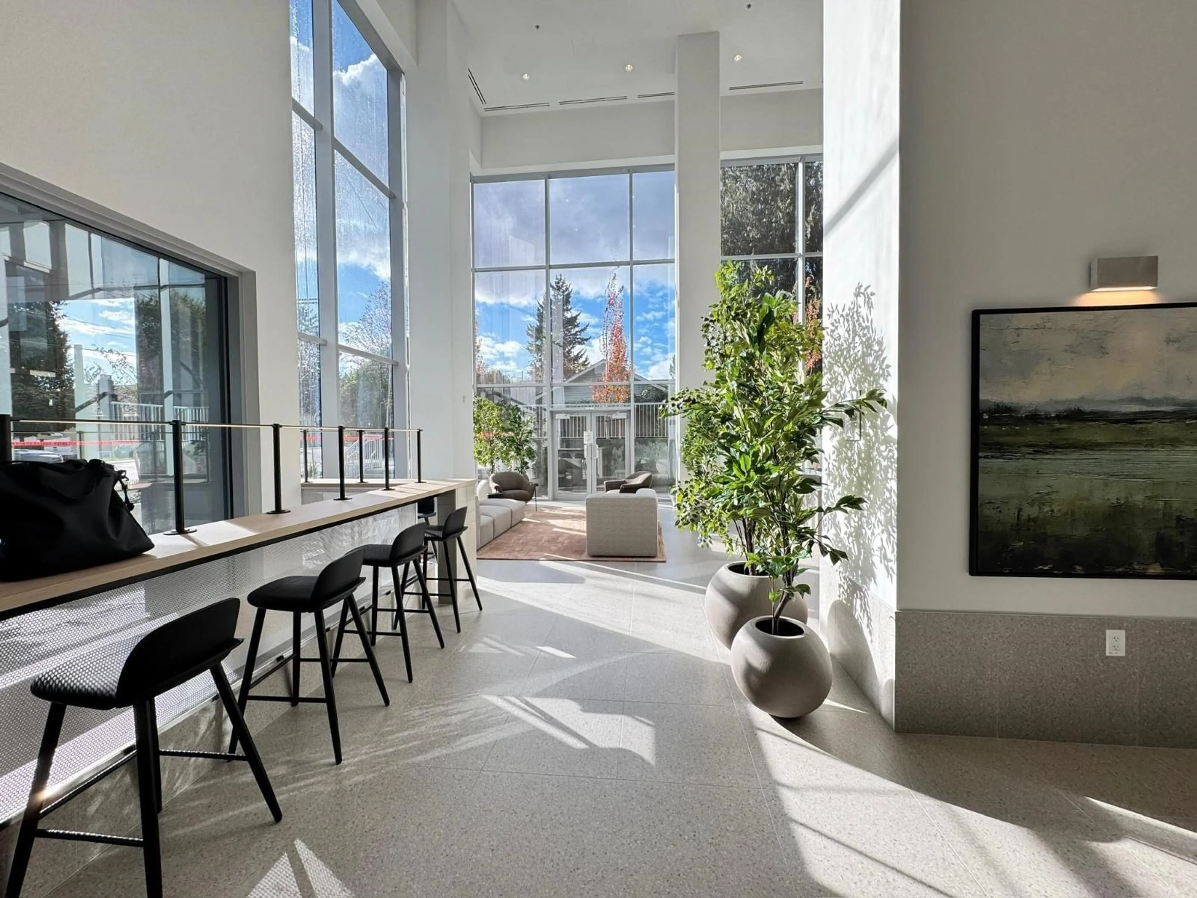 Indoor foyer for 607 - 13573 98A AVENUE, Surrey British Columbia V3T0X1