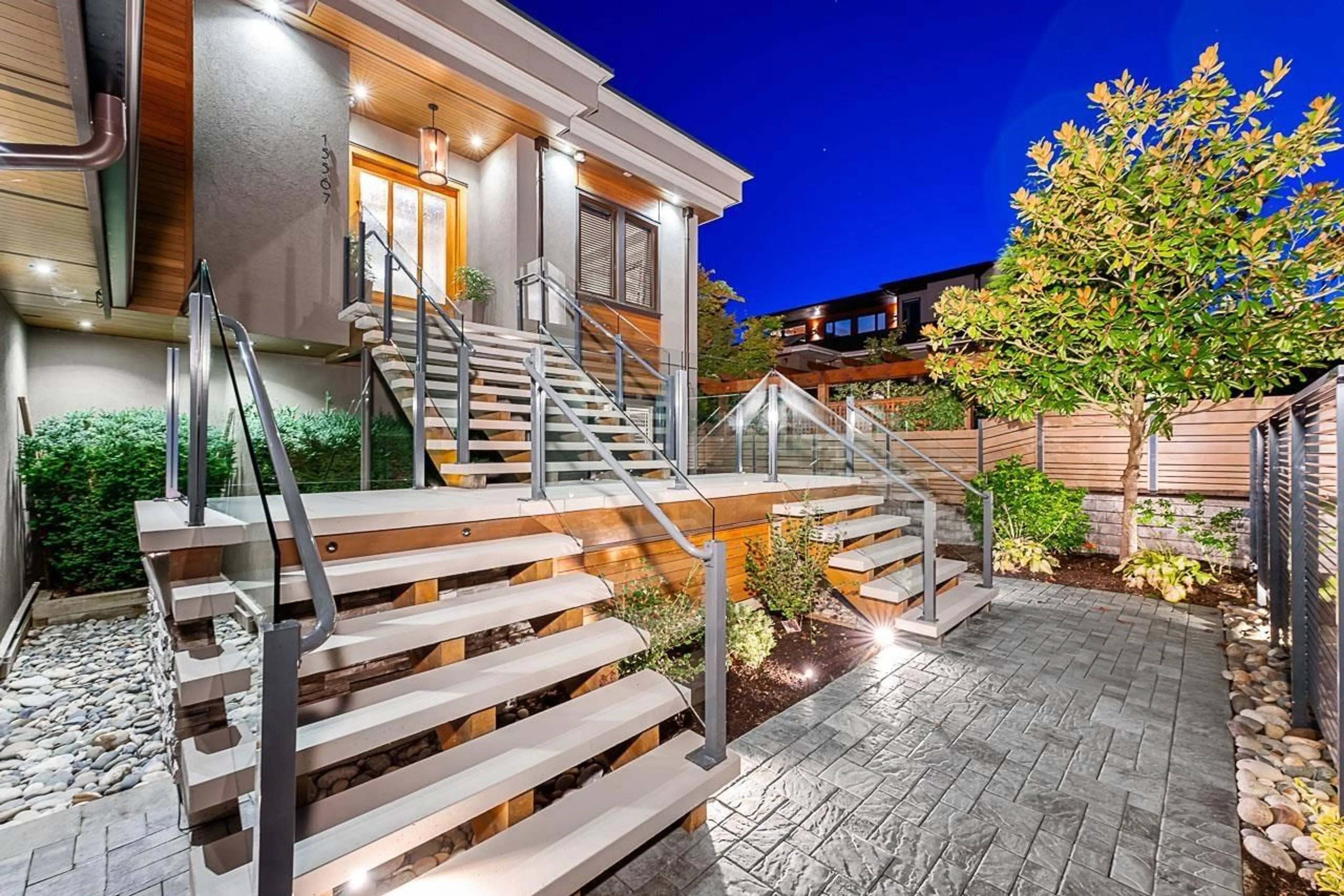 Stairs for 15567 PACIFIC AVENUE, White Rock British Columbia V4B1R8