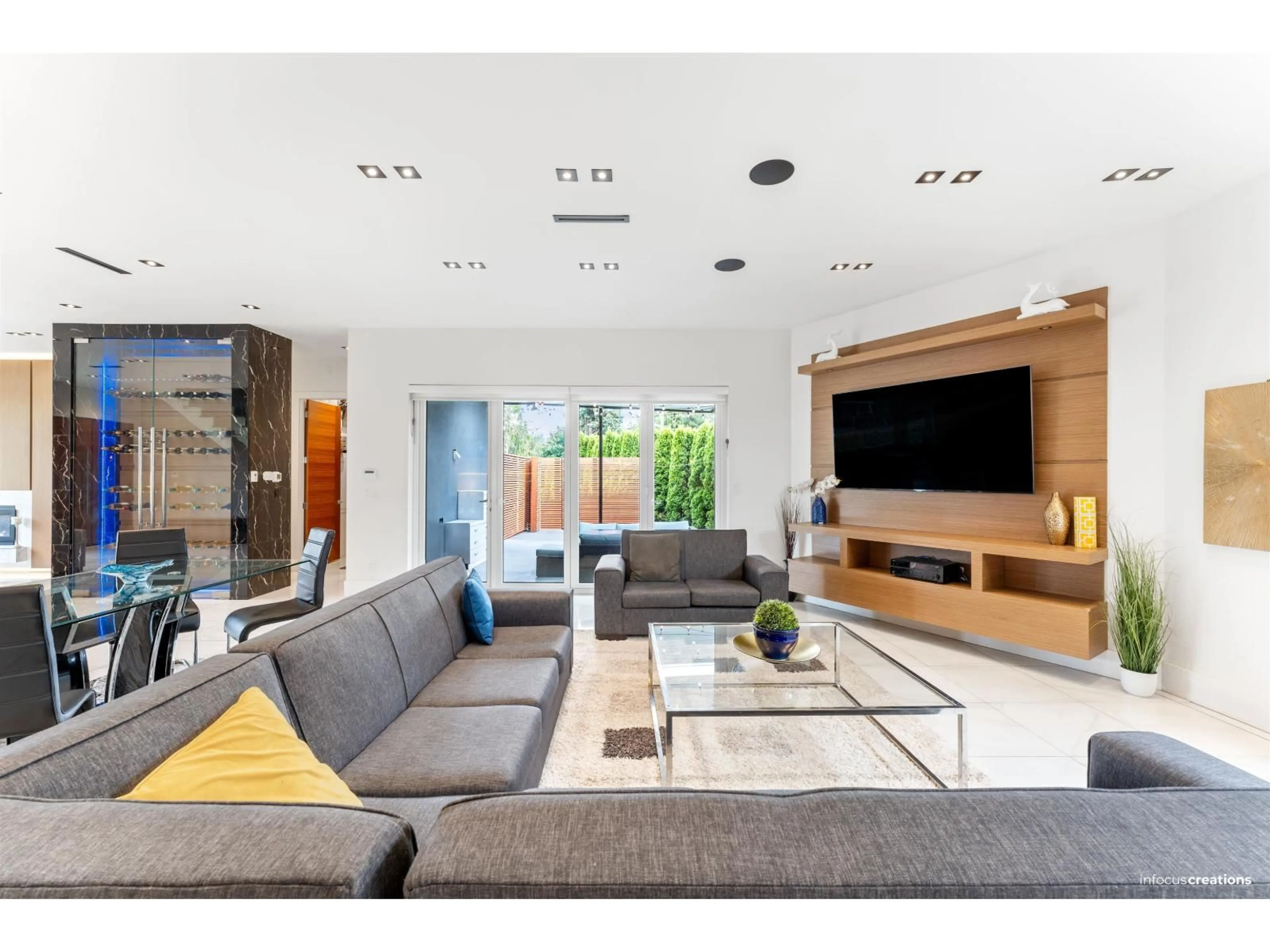 Living room with furniture, unknown for 10078 MARY DRIVE, Surrey British Columbia V3V3B7