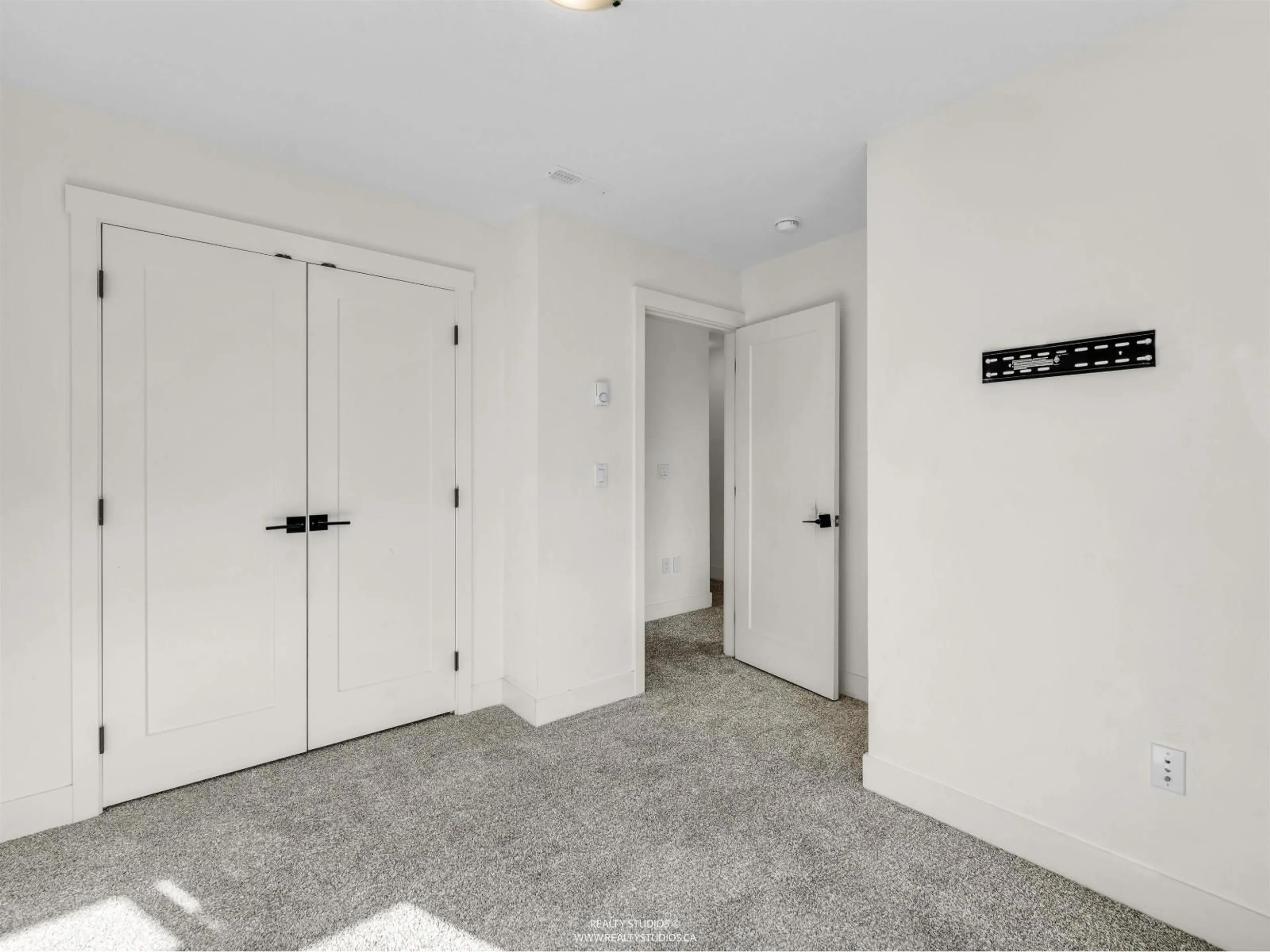 Indoor entryway for 13 - 14057 60A AVENUE, Surrey British Columbia V3X0J2