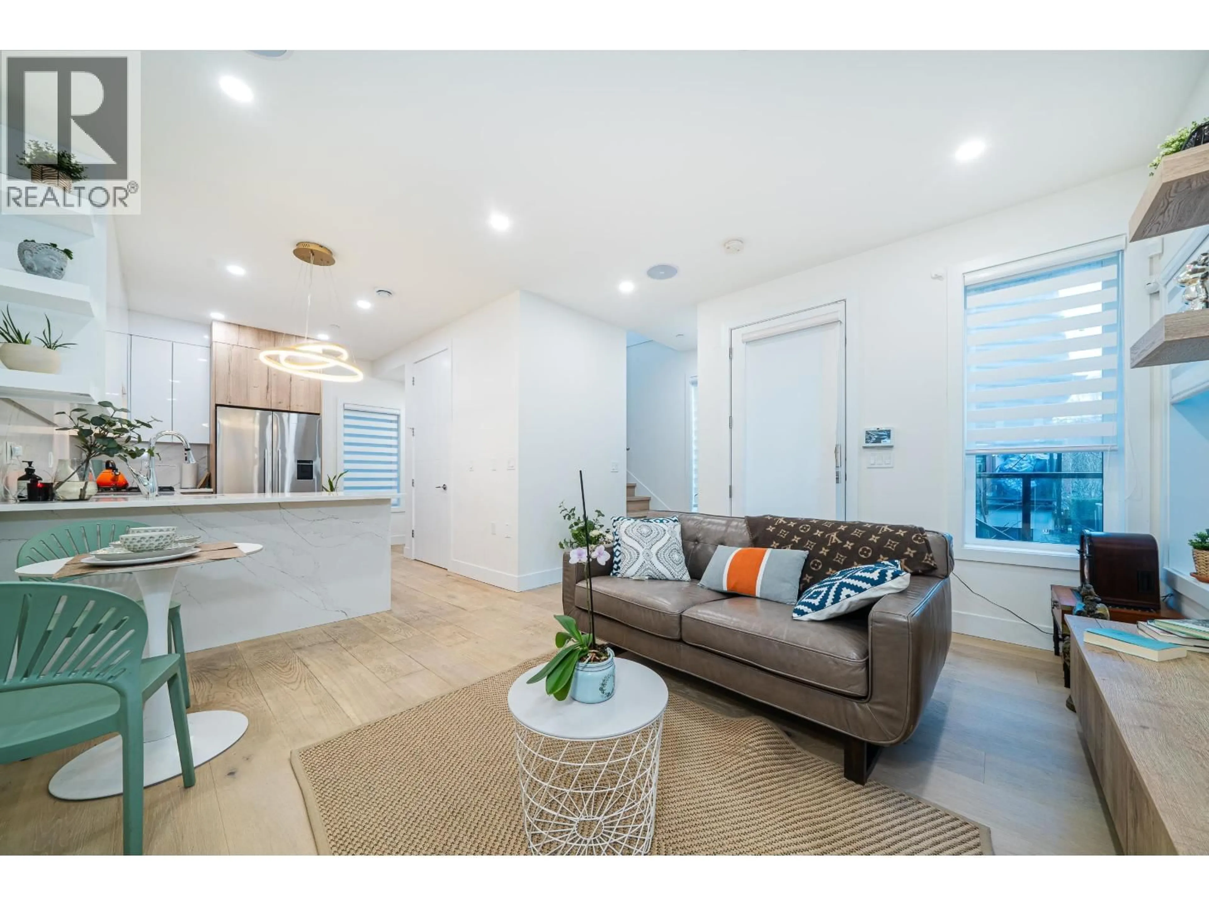 Unknown for 1 - 369 16TH AVENUE, Vancouver British Columbia V5T2T7