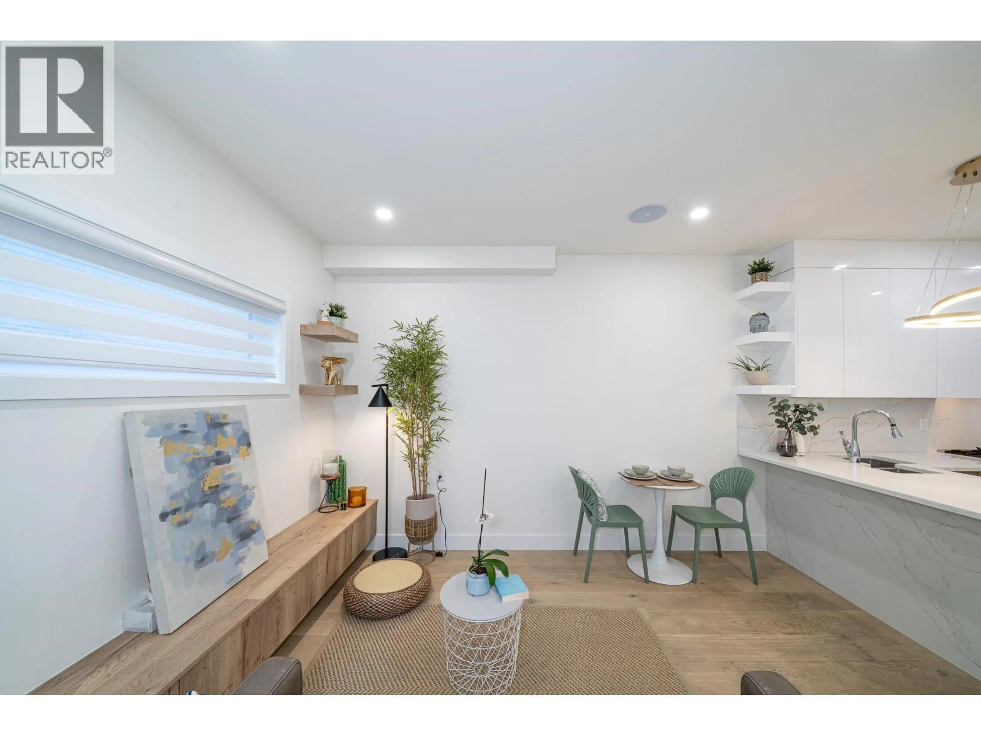 Unknown for 1 - 369 16TH AVENUE, Vancouver British Columbia V5T2T7