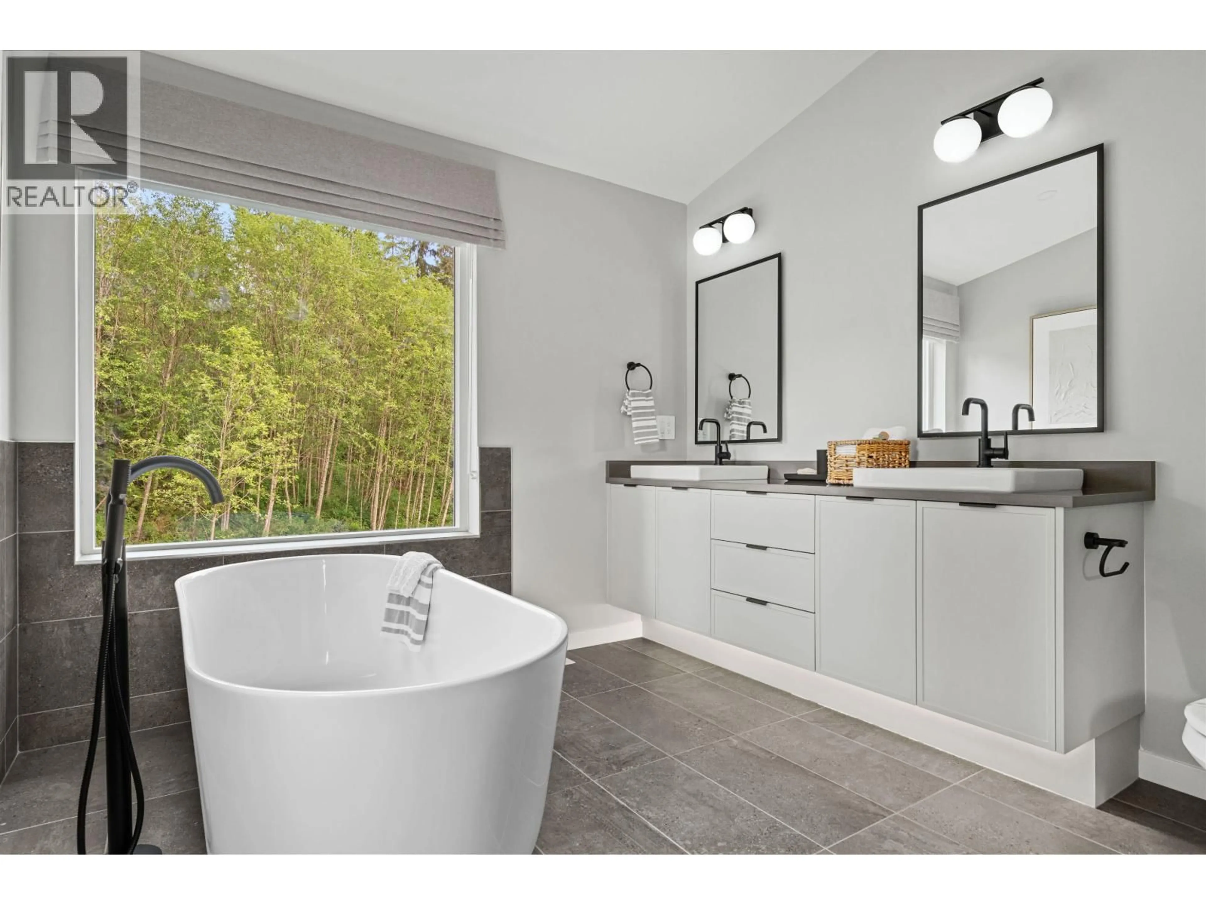 Contemporary bathroom, ceramic/tile floor for 11020 250A AVENUE, Maple Ridge British Columbia V2W1Z6