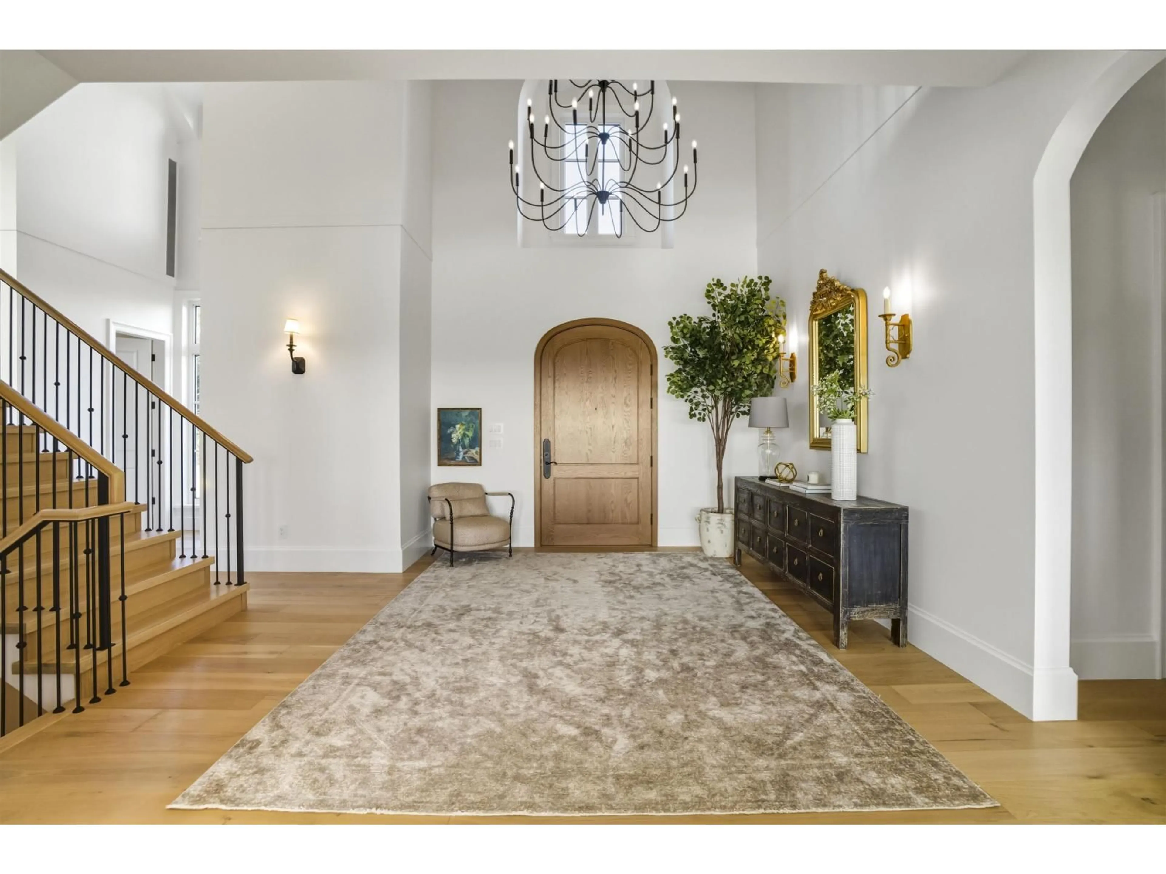 Indoor entryway for 18238 20 AVENUE, Surrey British Columbia V3Z9W1