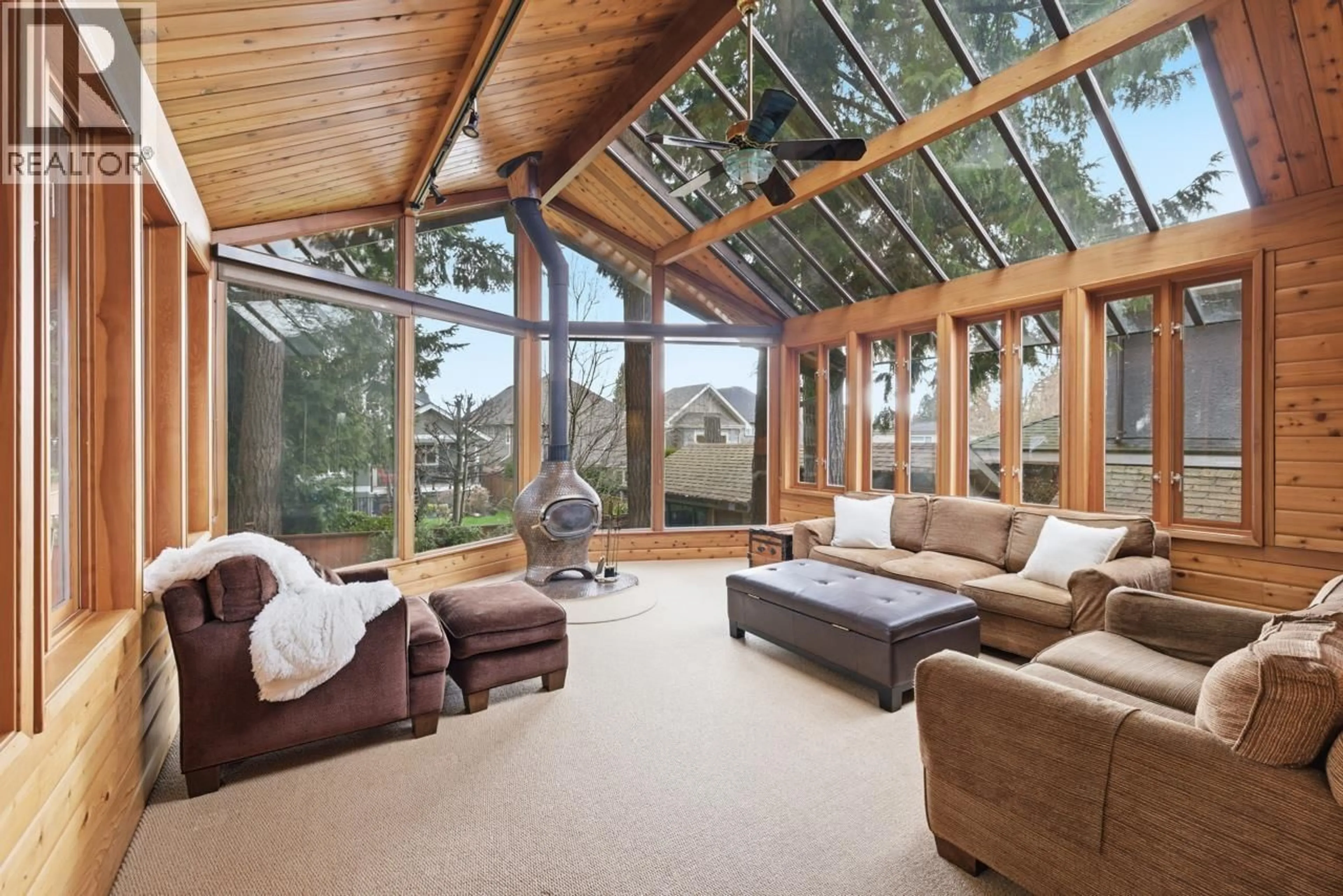 Living room with furniture, unknown for 697 FOLSOM STREET, Coquitlam British Columbia V3J5A4