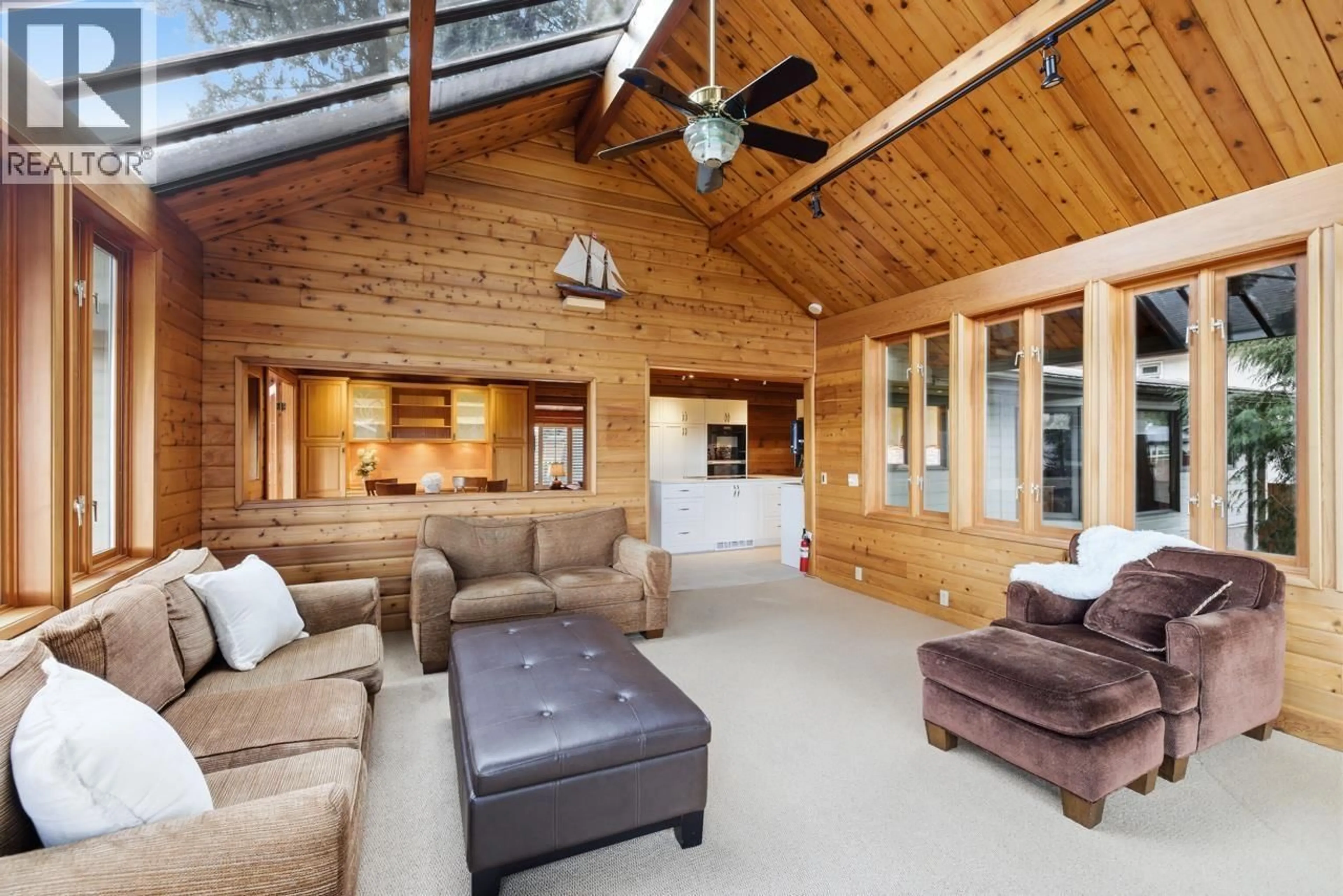 Living room with furniture, unknown for 697 FOLSOM STREET, Coquitlam British Columbia V3J5A4