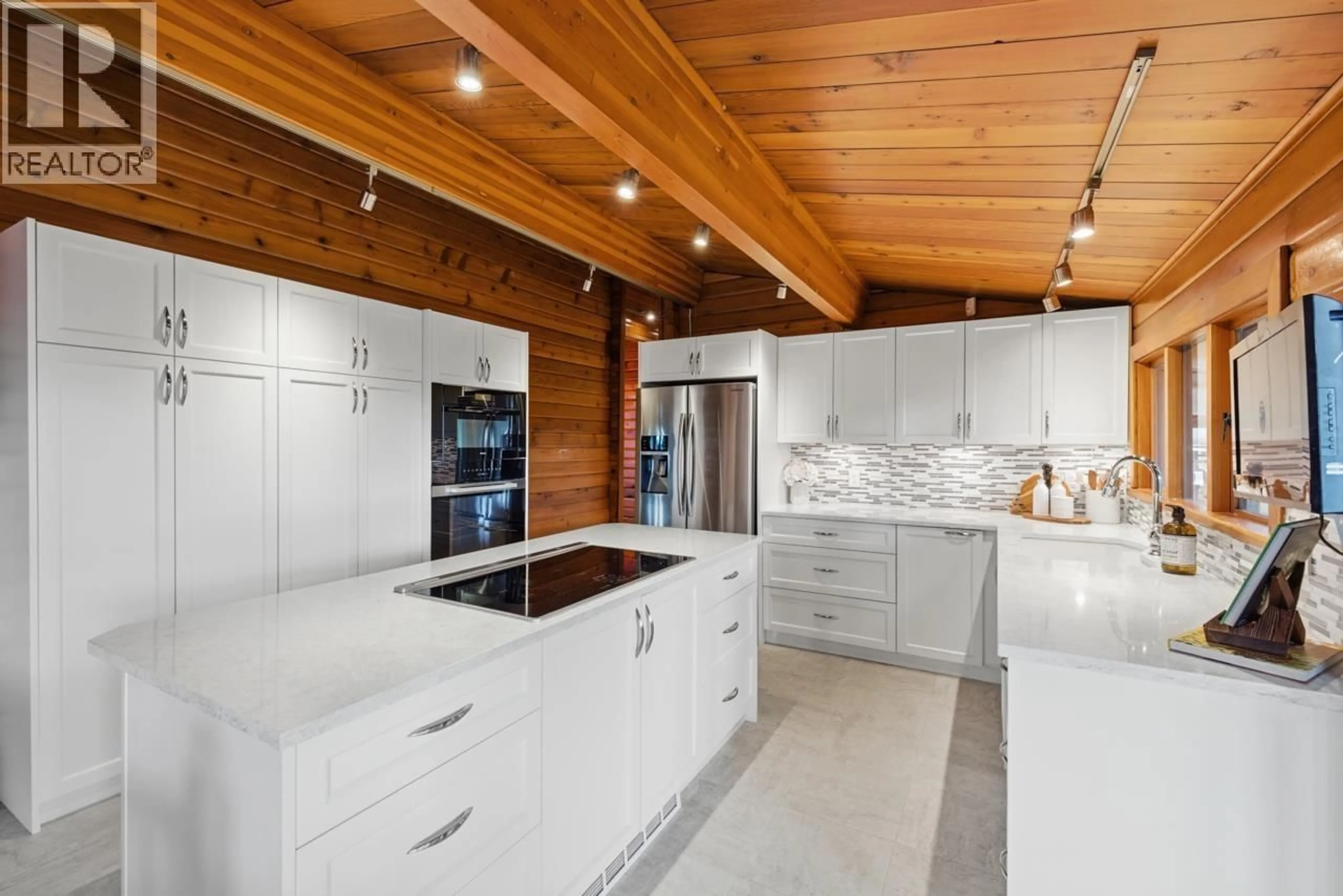 Contemporary kitchen, ceramic/tile floor for 697 FOLSOM STREET, Coquitlam British Columbia V3J5A4
