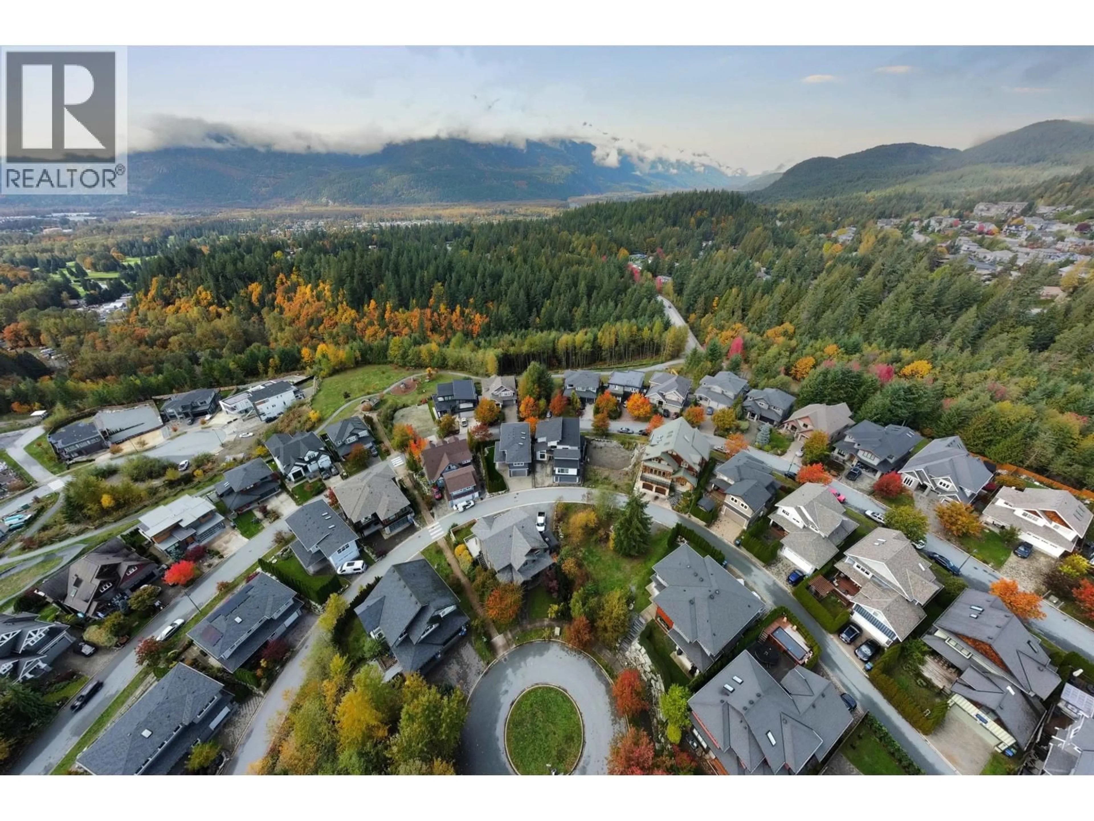 A pic from outside/outdoor area/front of a property/back of a property/a pic from drone, mountain view for 40874 THE CRESCENT, Squamish British Columbia V8B0R9