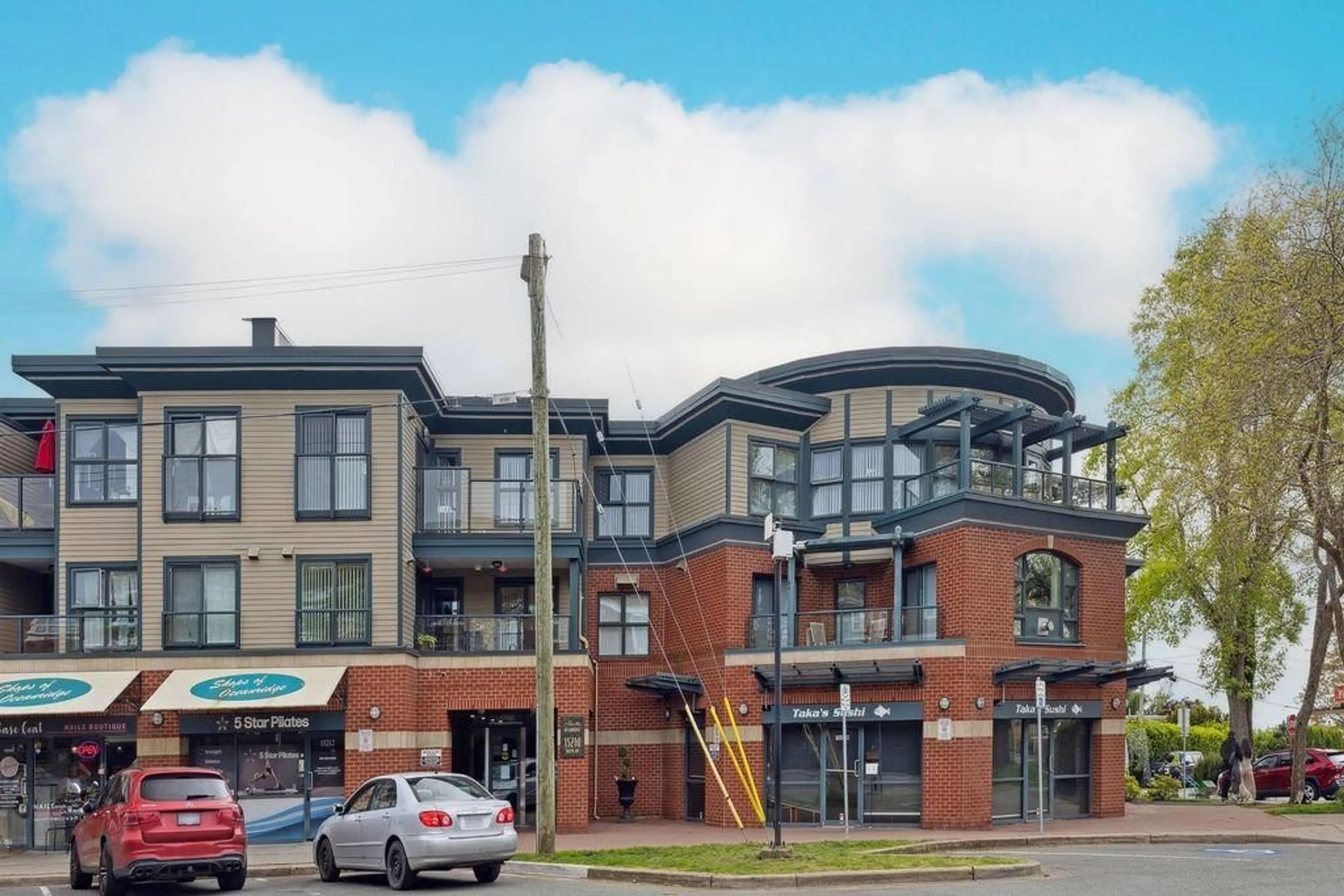 A pic from outside/outdoor area/front of a property/back of a property/a pic from drone, building for 220 - 15210 PACIFIC AVENUE, White Rock British Columbia V4B5L2