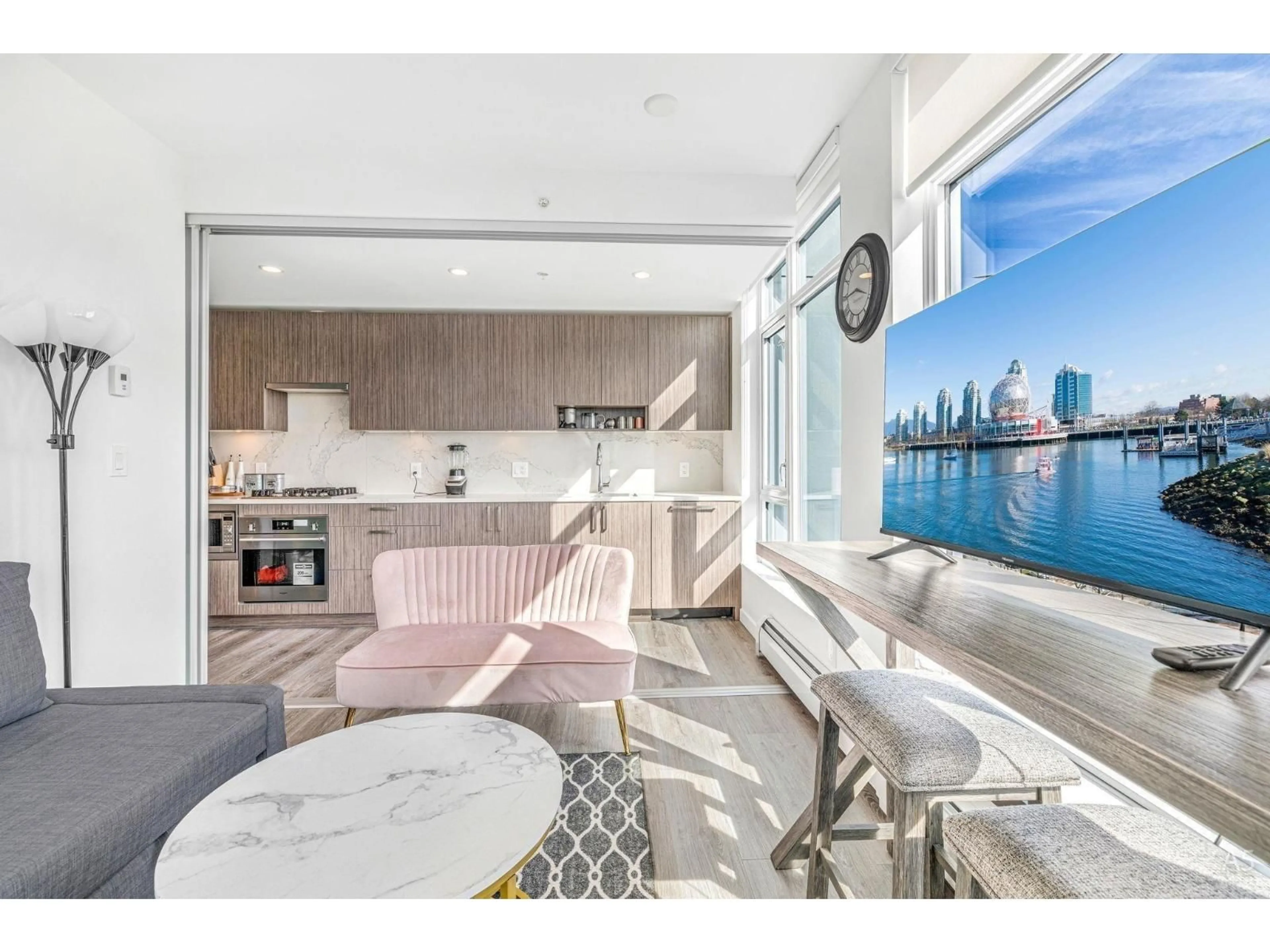 Open concept kitchen, unknown for 913 - 13350 CENTRAL AVENUE, Surrey British Columbia V3T0S1