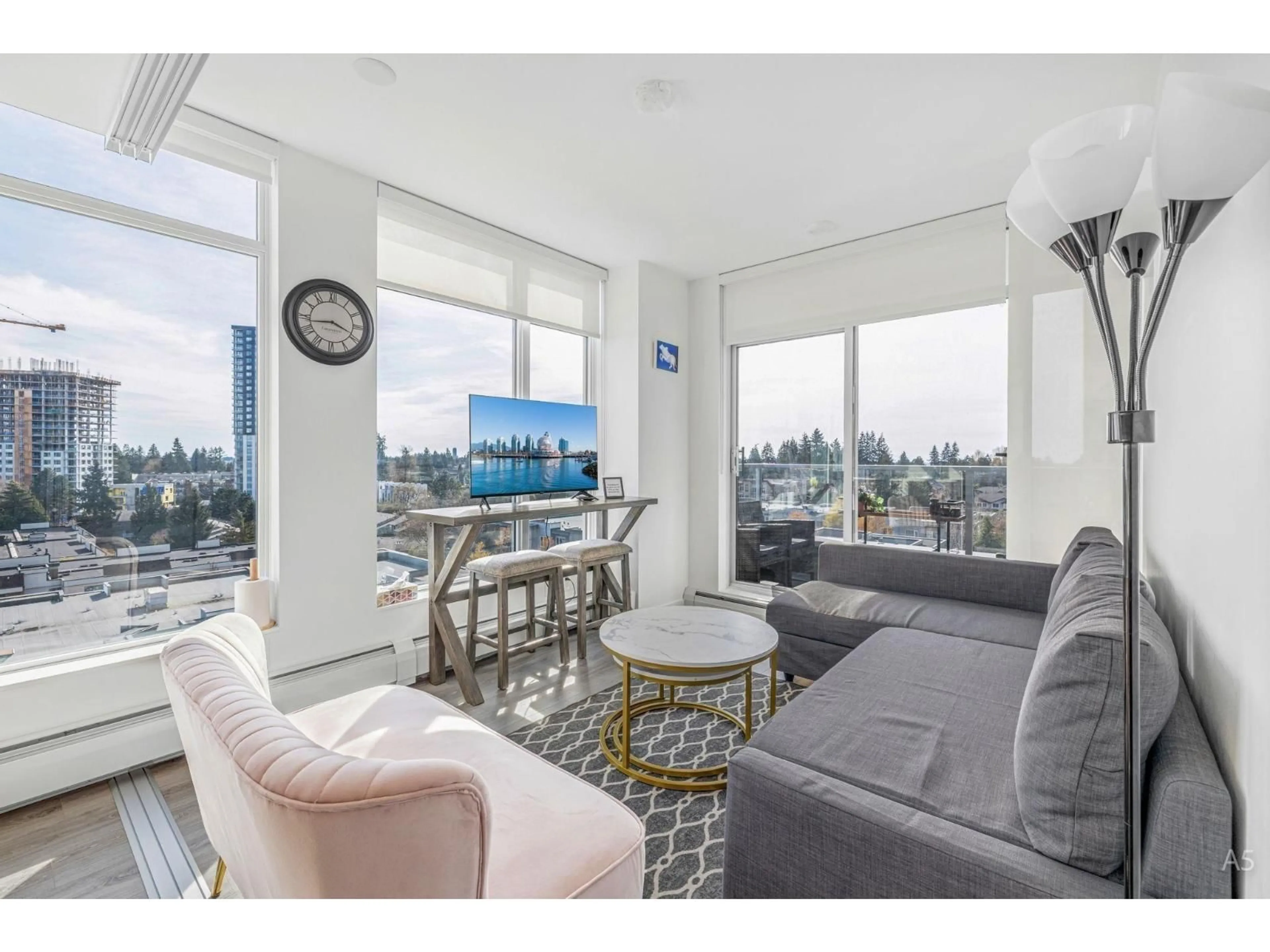 Living room with furniture, unknown for 913 - 13350 CENTRAL AVENUE, Surrey British Columbia V3T0S1