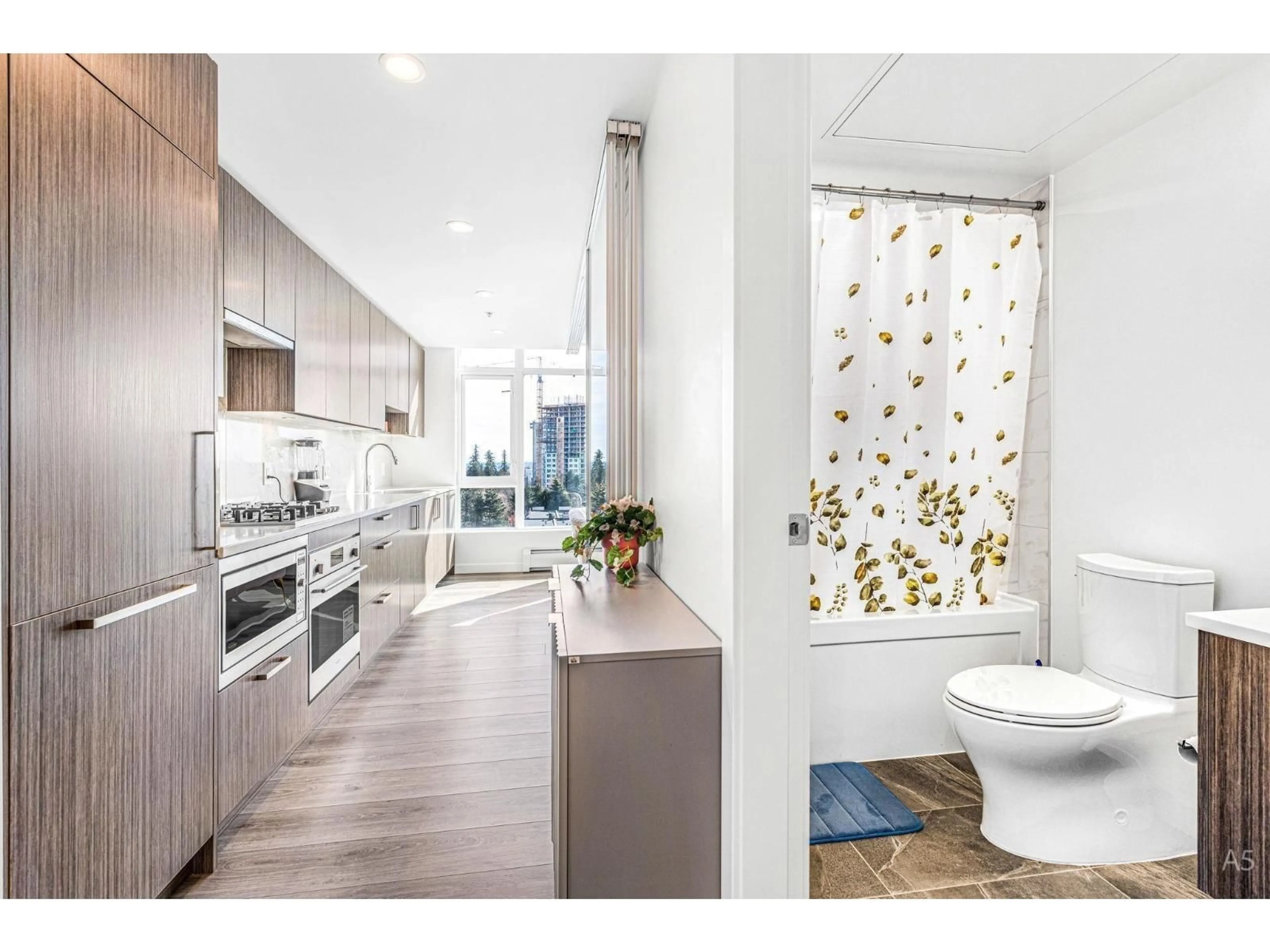 Open concept kitchen, unknown for 913 - 13350 CENTRAL AVENUE, Surrey British Columbia V3T0S1