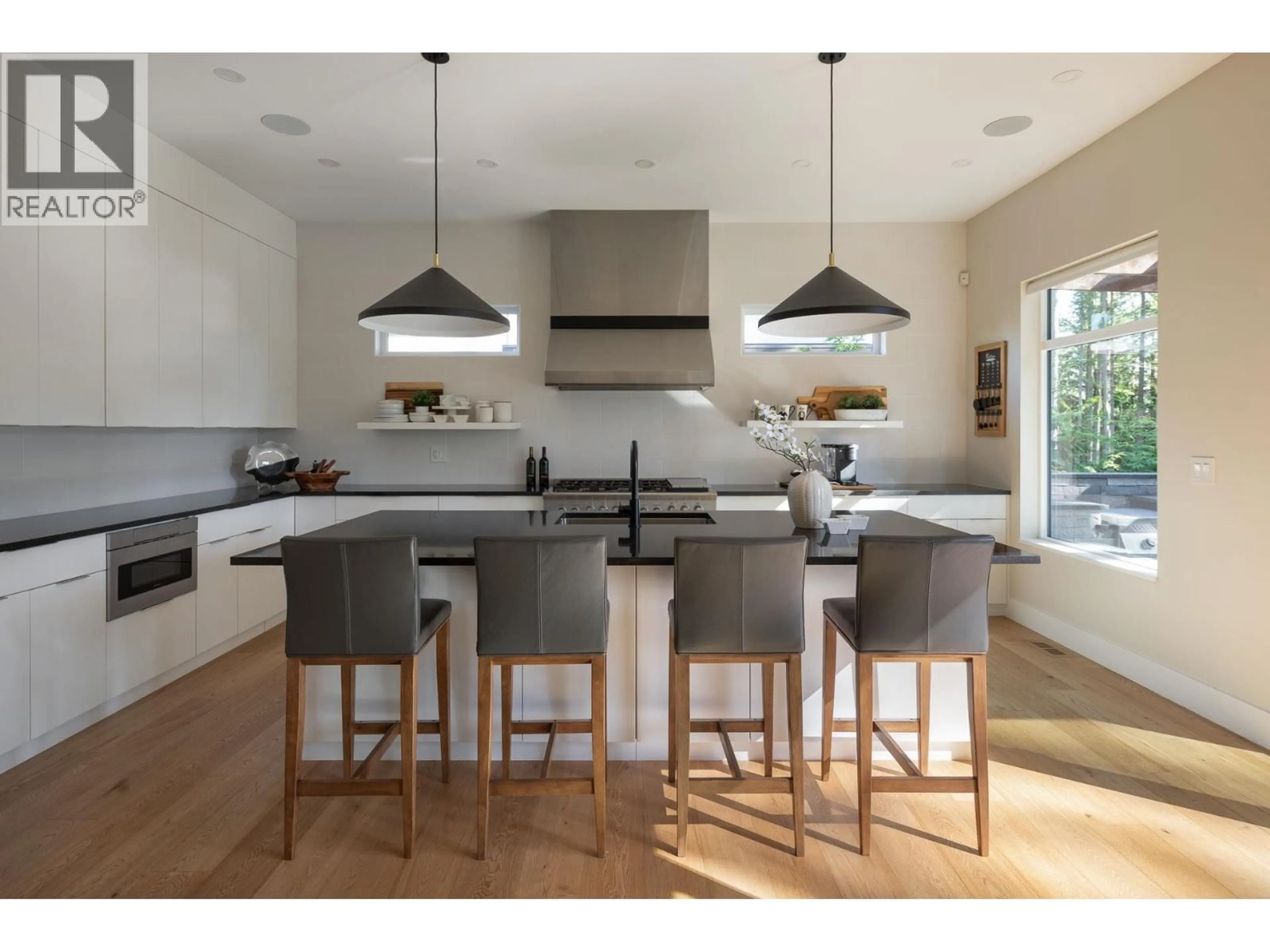Contemporary kitchen, unknown for 1510 CRYSTAL CREEK DRIVE, Anmore British Columbia V3H0A3