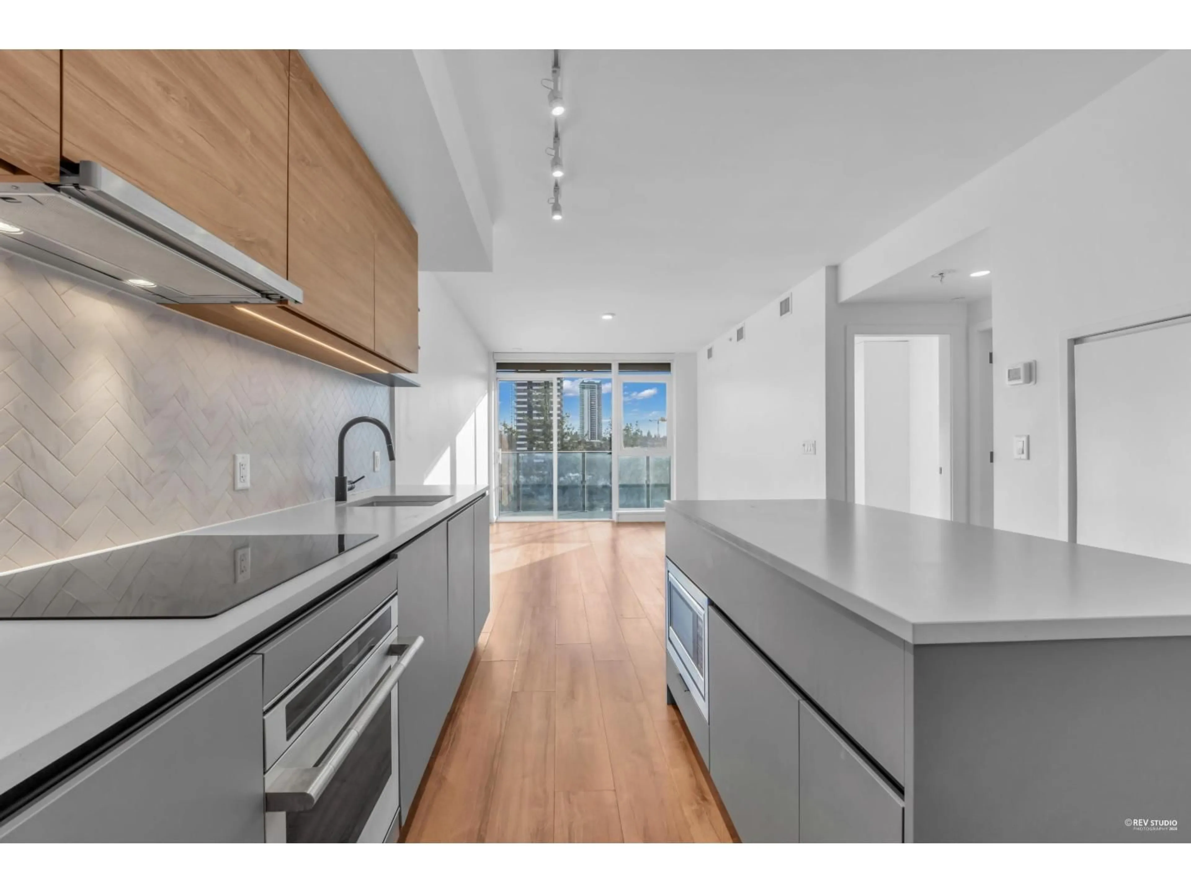 Open concept kitchen, unknown for 907 - 13428 105 AVENUE, Surrey British Columbia V3T0S6